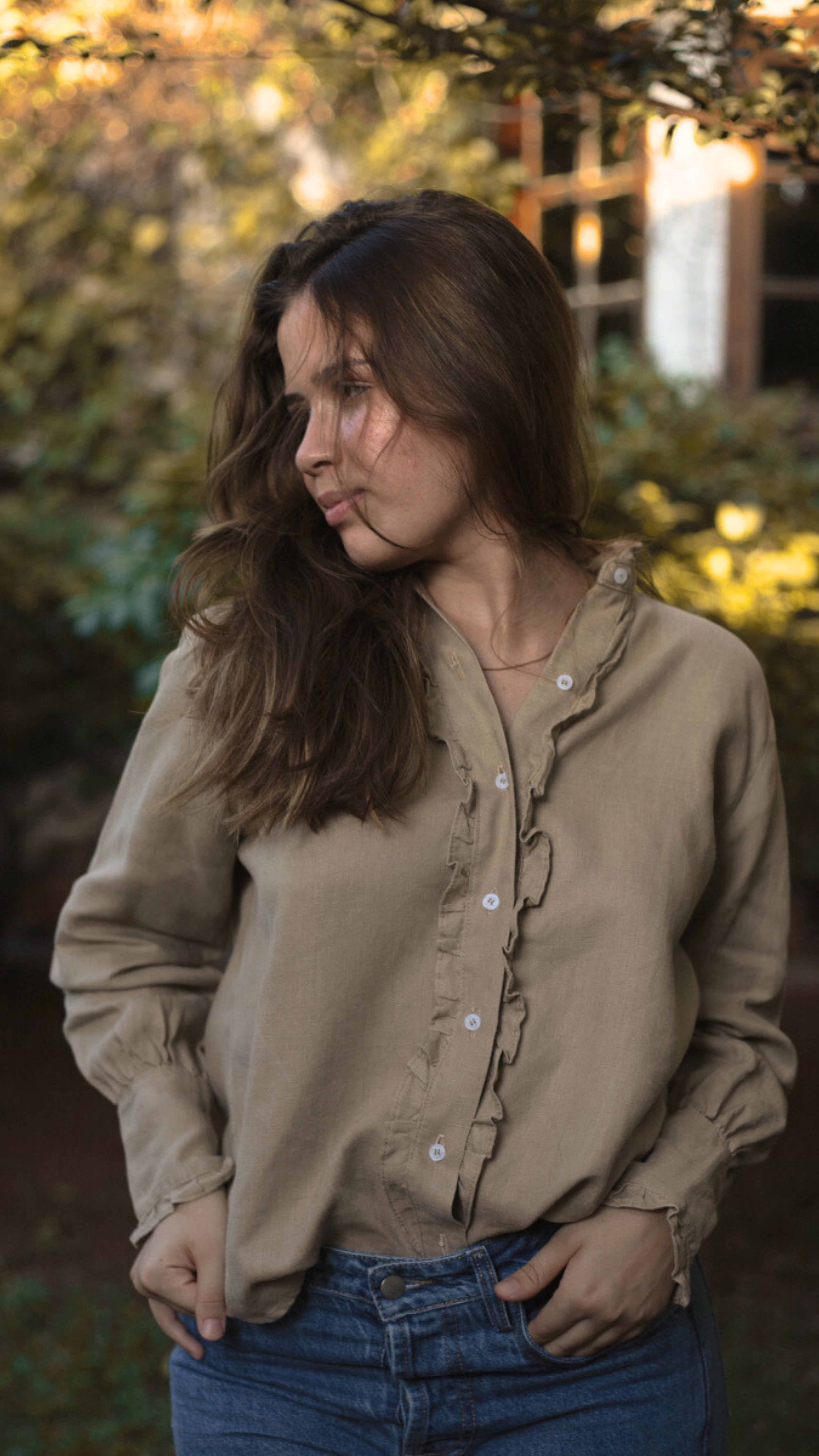 Camisa Feminina Ângela de Linho Puro · Manga Longa com Babados | Baddu