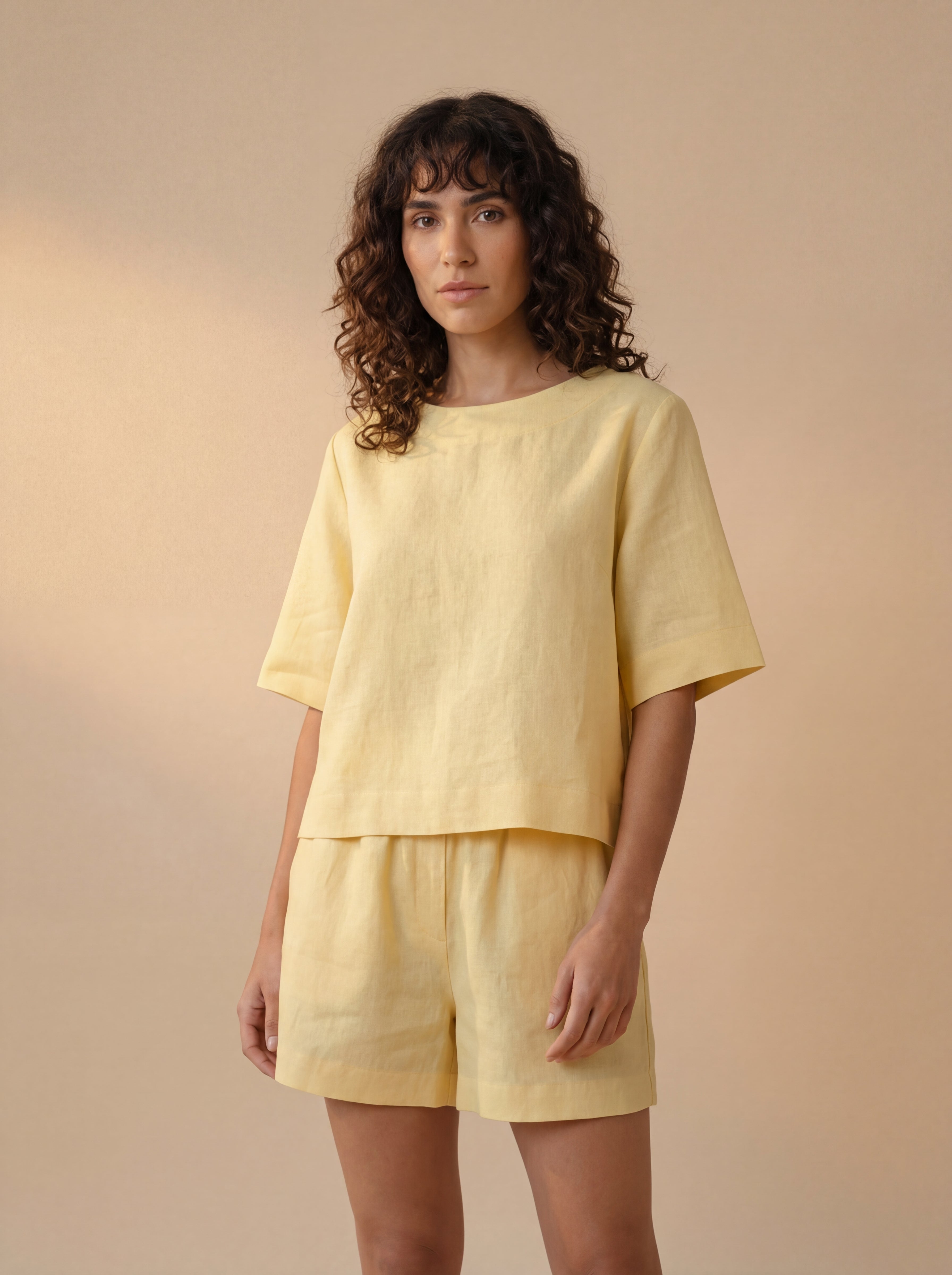 Conjunto Blusa Mayra e Shorts Dora Linho Puro · 2 peças