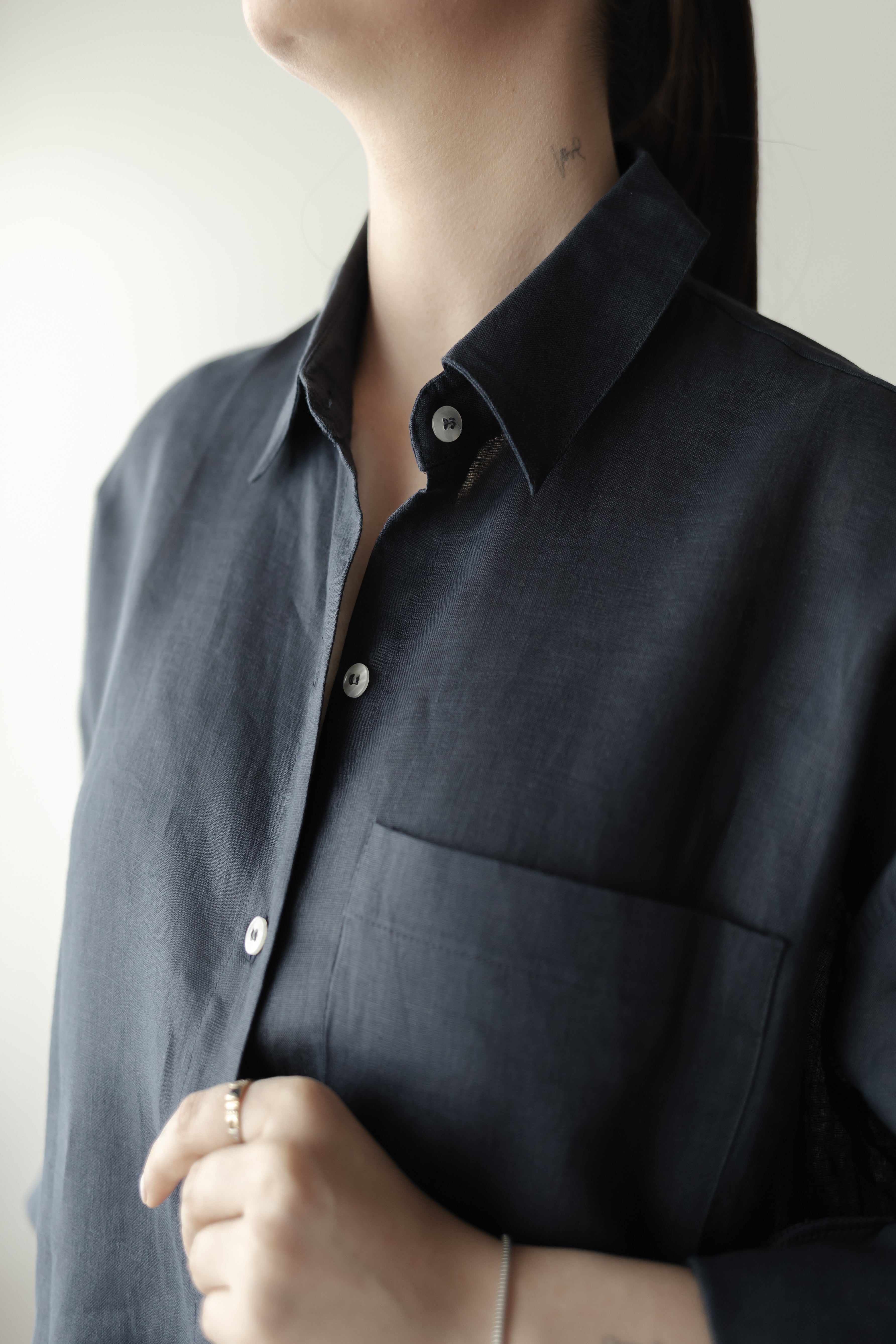 Camisa Feminina Edi de Linho Puro · Minimalista Elegante | Baddu