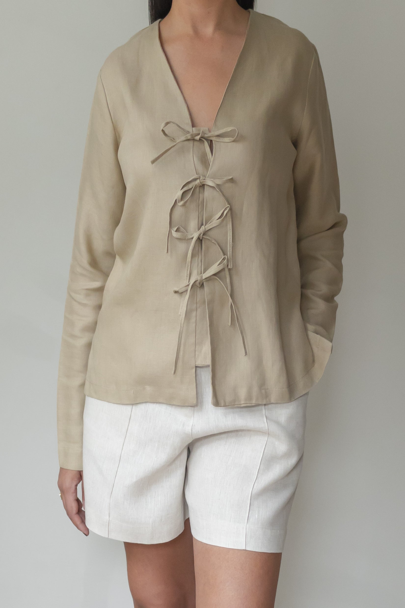 Blusa Laços frontais 100% Linho Areia