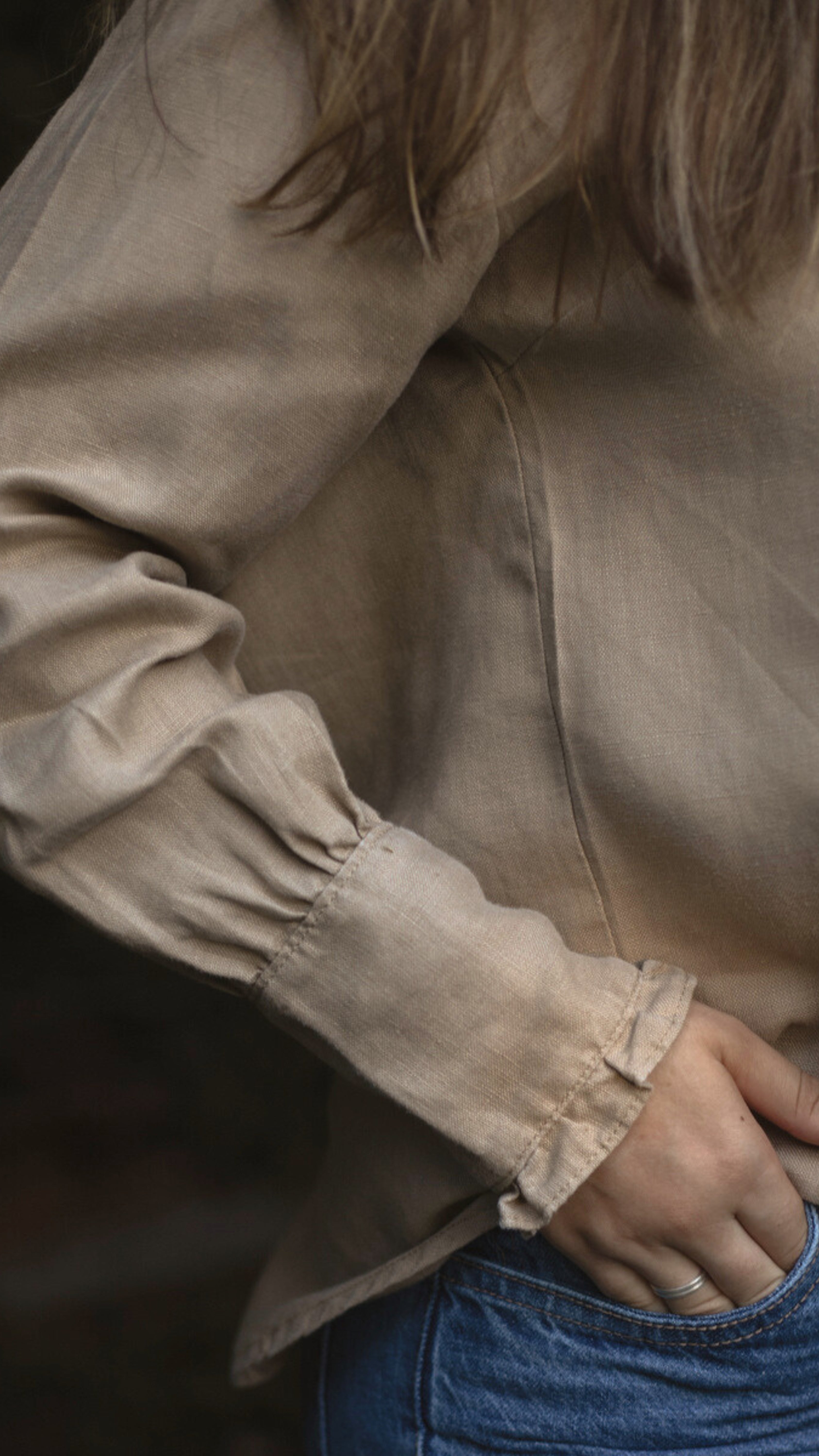 Camisa Feminina Ângela de Linho Puro · Manga Longa com Babados | Baddu