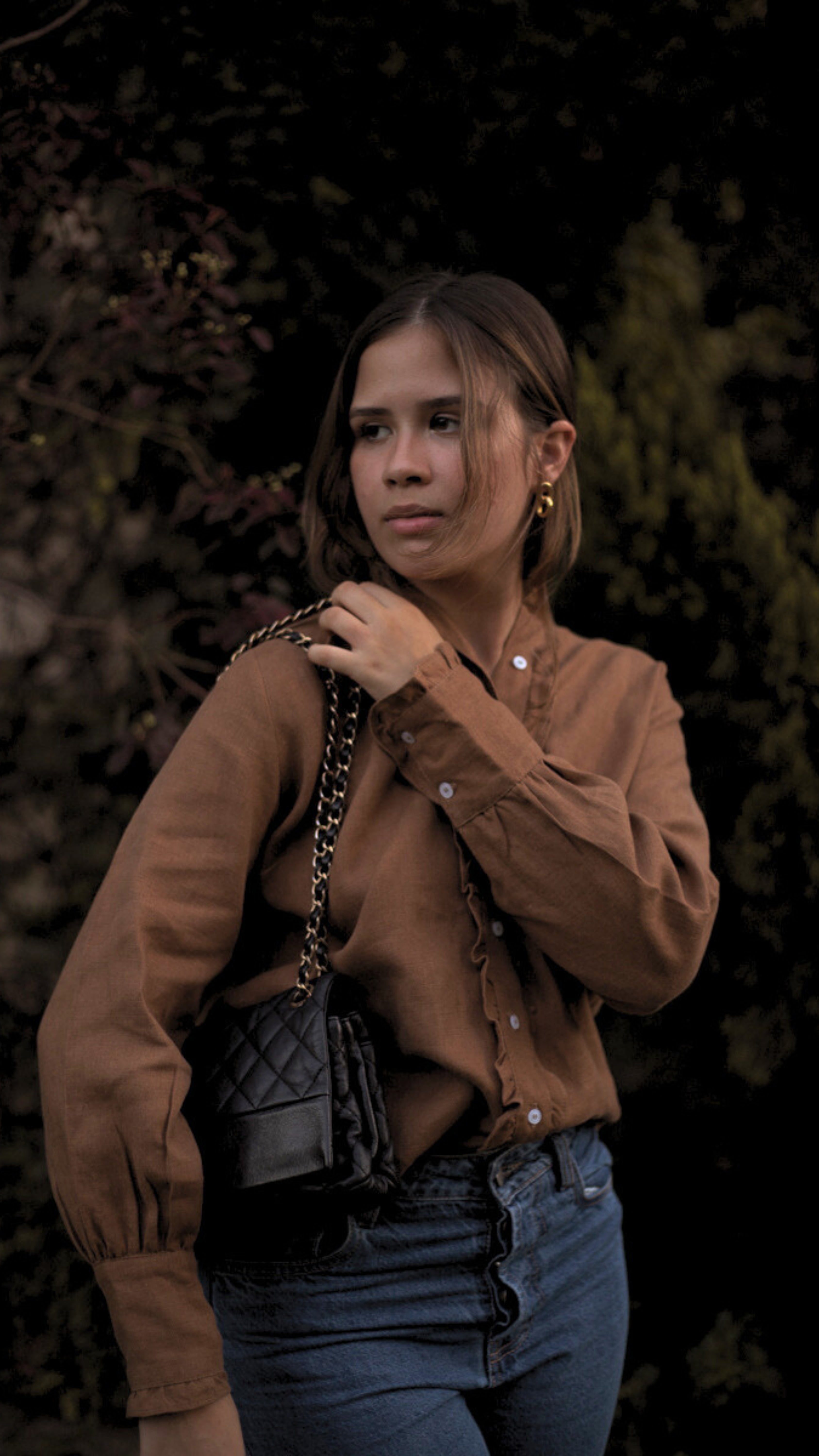 Camisa Feminina Ângela de Linho Puro · Manga Longa com Babados | Baddu