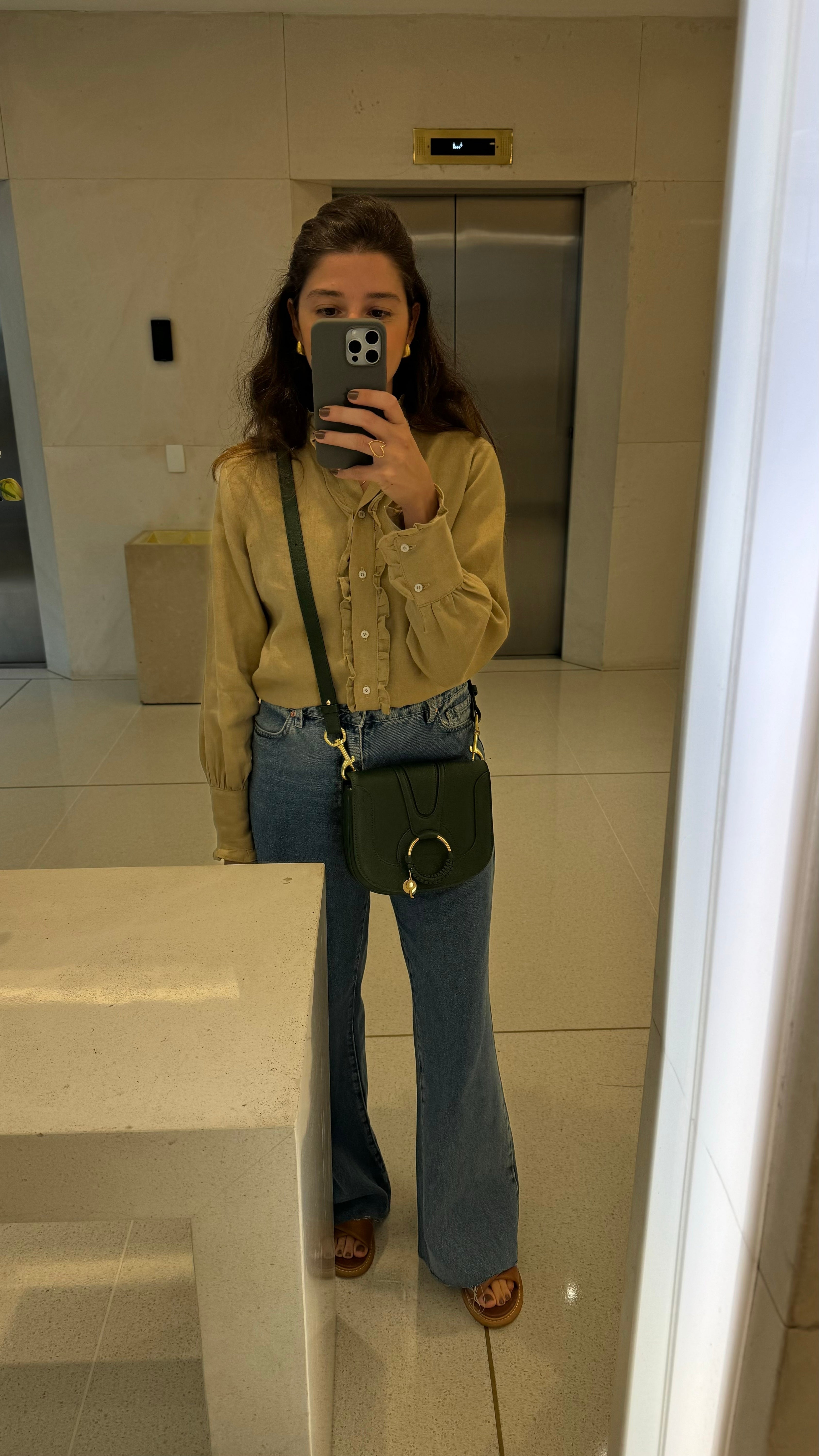 Camisa Feminina Ângela de Linho Puro · Manga Longa com Babados | Baddu