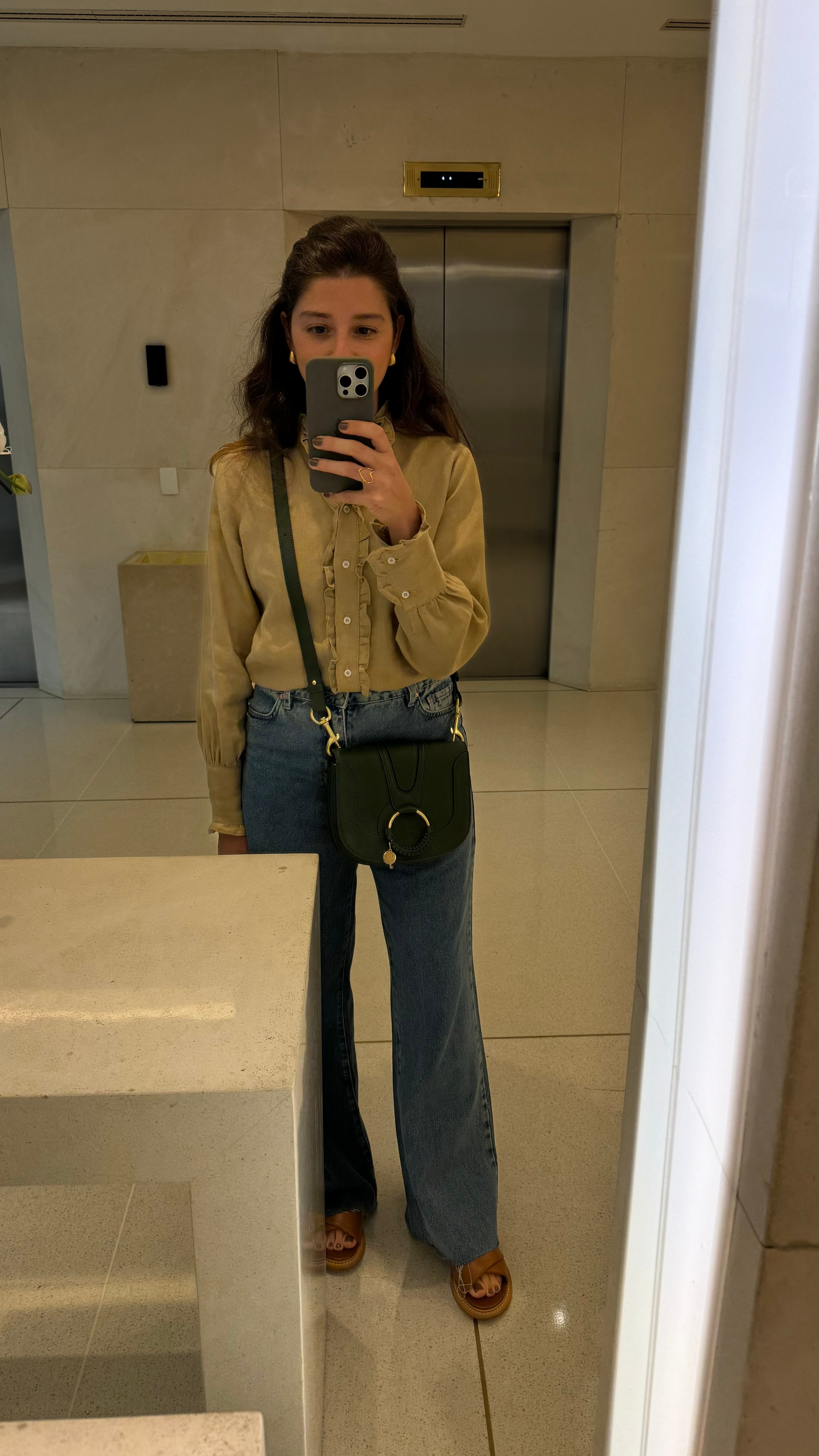 Camisa Feminina Ângela de Linho Puro · Manga Longa com Babados | Baddu