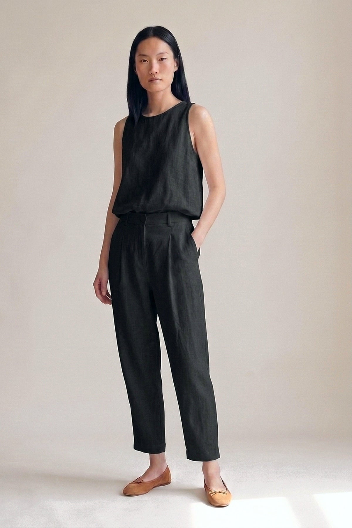 Calça Íris Linho Puro Preto — Frente