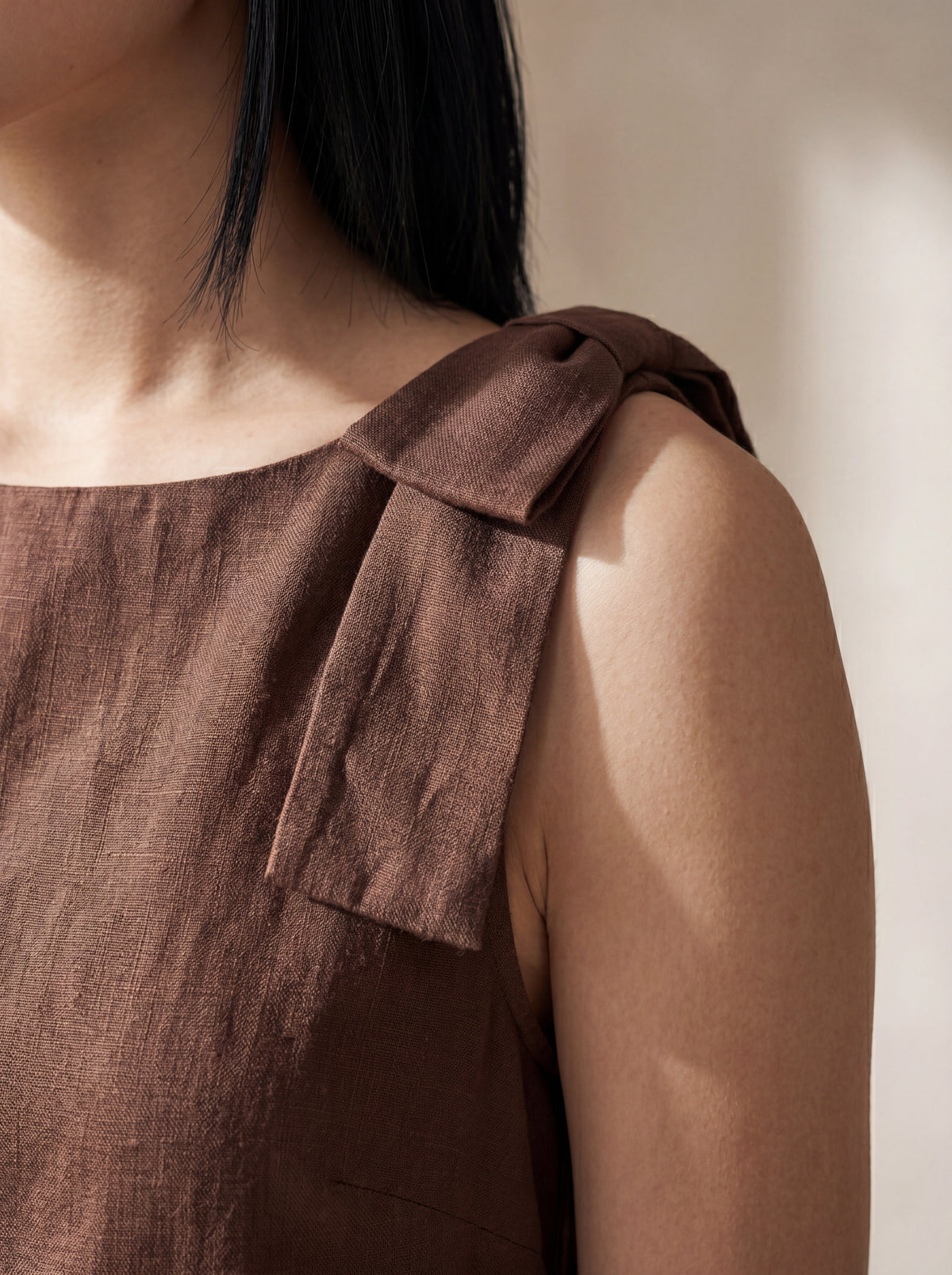 Vestido Beatriz Chocolate — Detalhe 02 #Cor_Chocolate