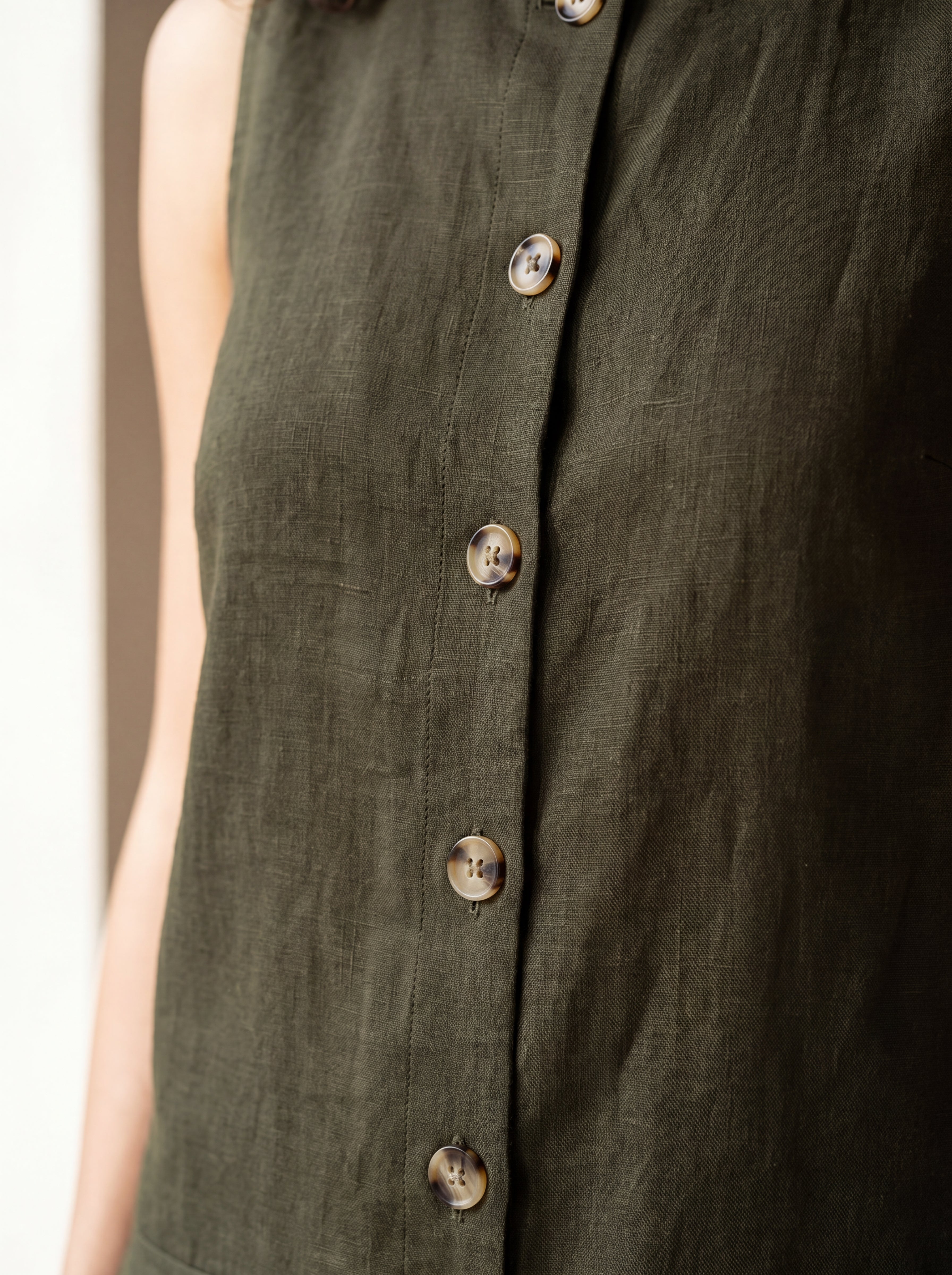 Vestido Dora Verde Militar — Detalhe 02 #Cor_Verde Militar