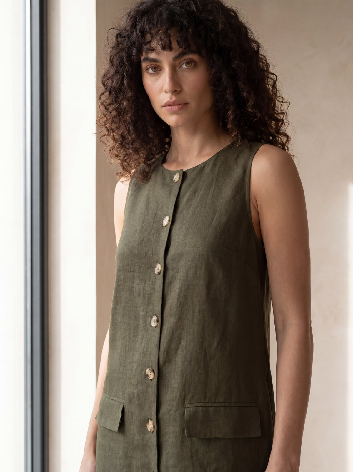 Vestido Dora Verde Militar — Frente 01 #Cor_Verde Militar
