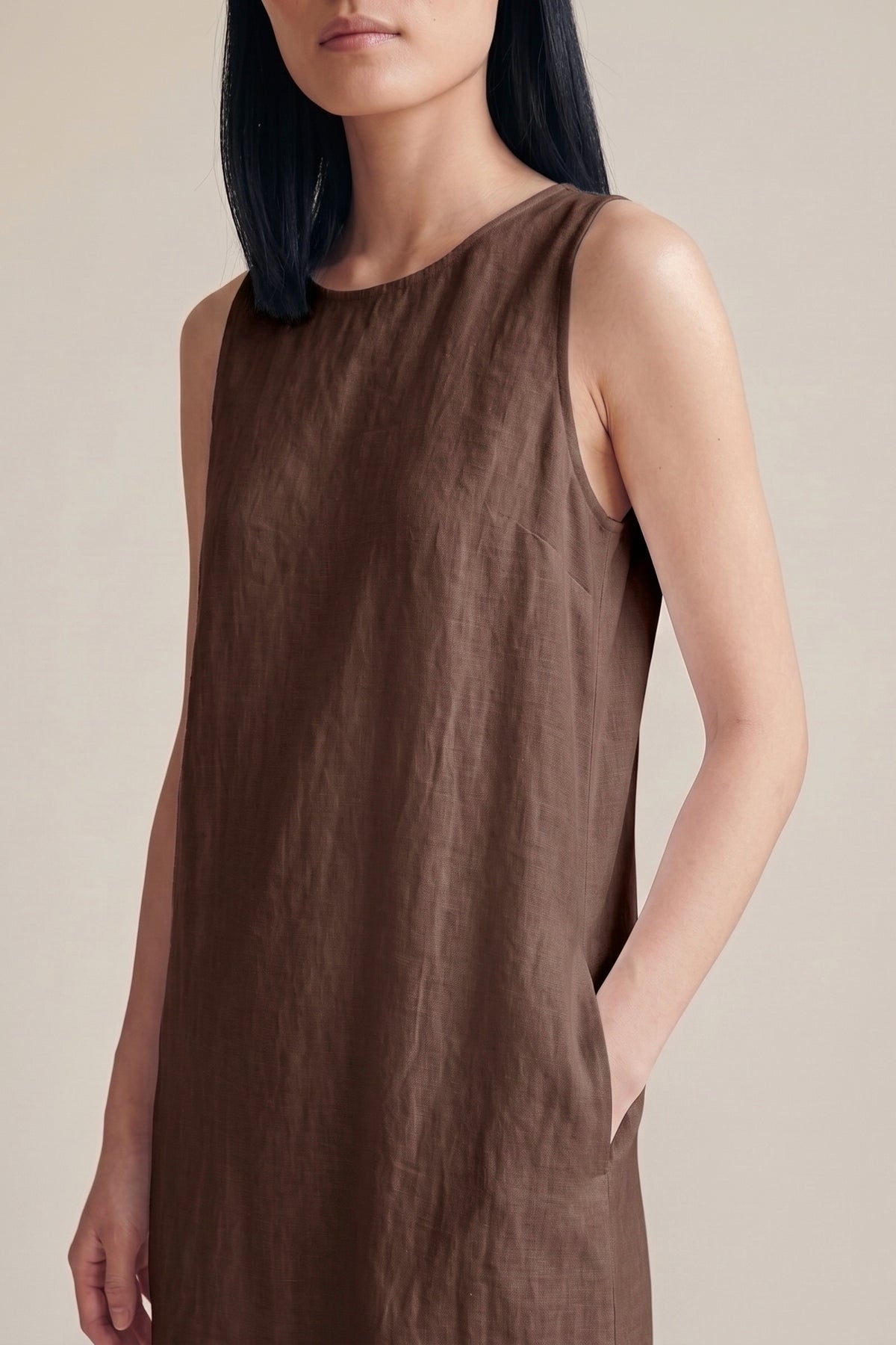 Vestido Alice Midi Linho Puro Chocolate — Detalhe