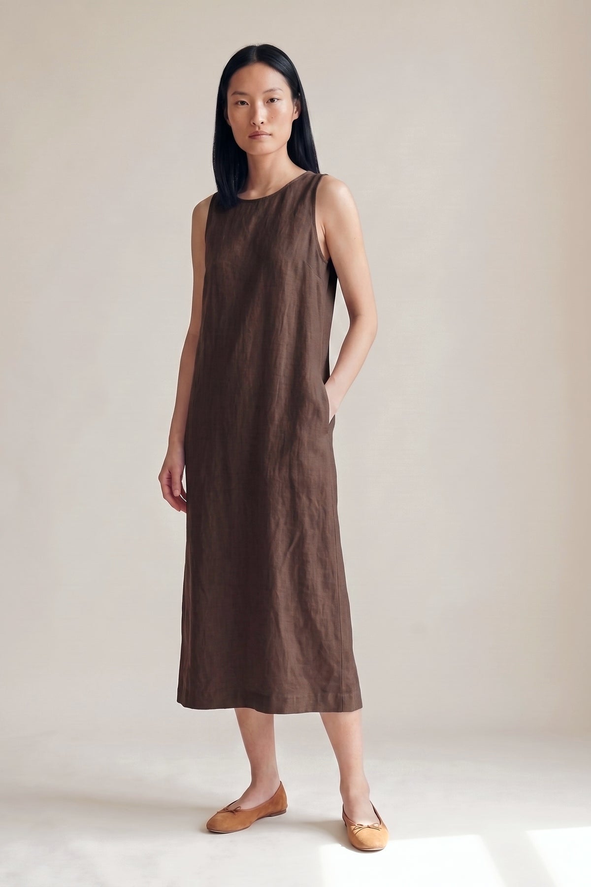 Vestido Alice Midi Linho Puro Chocolate — Frente