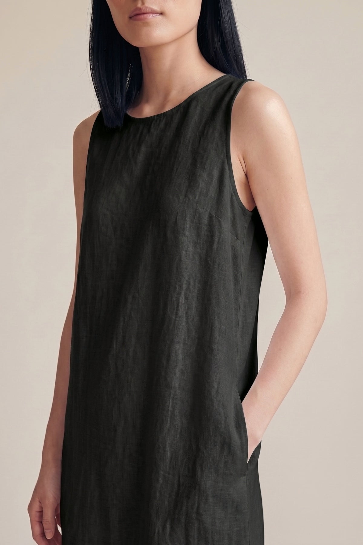 Vestido Alice Midi Linho Puro Preto — Detalhe