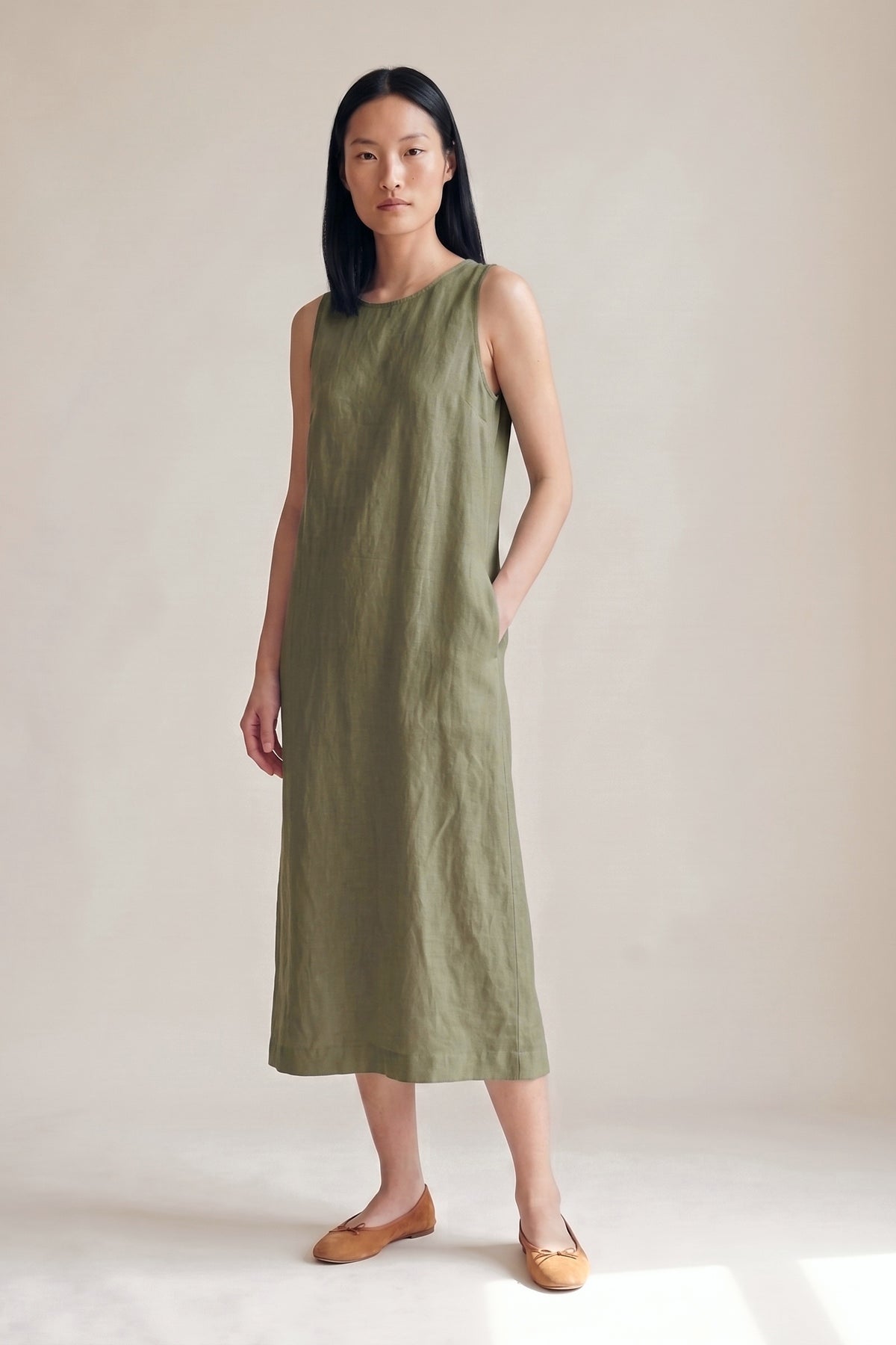 Vestido Alice Midi Linho Puro Verde Militar — Frente