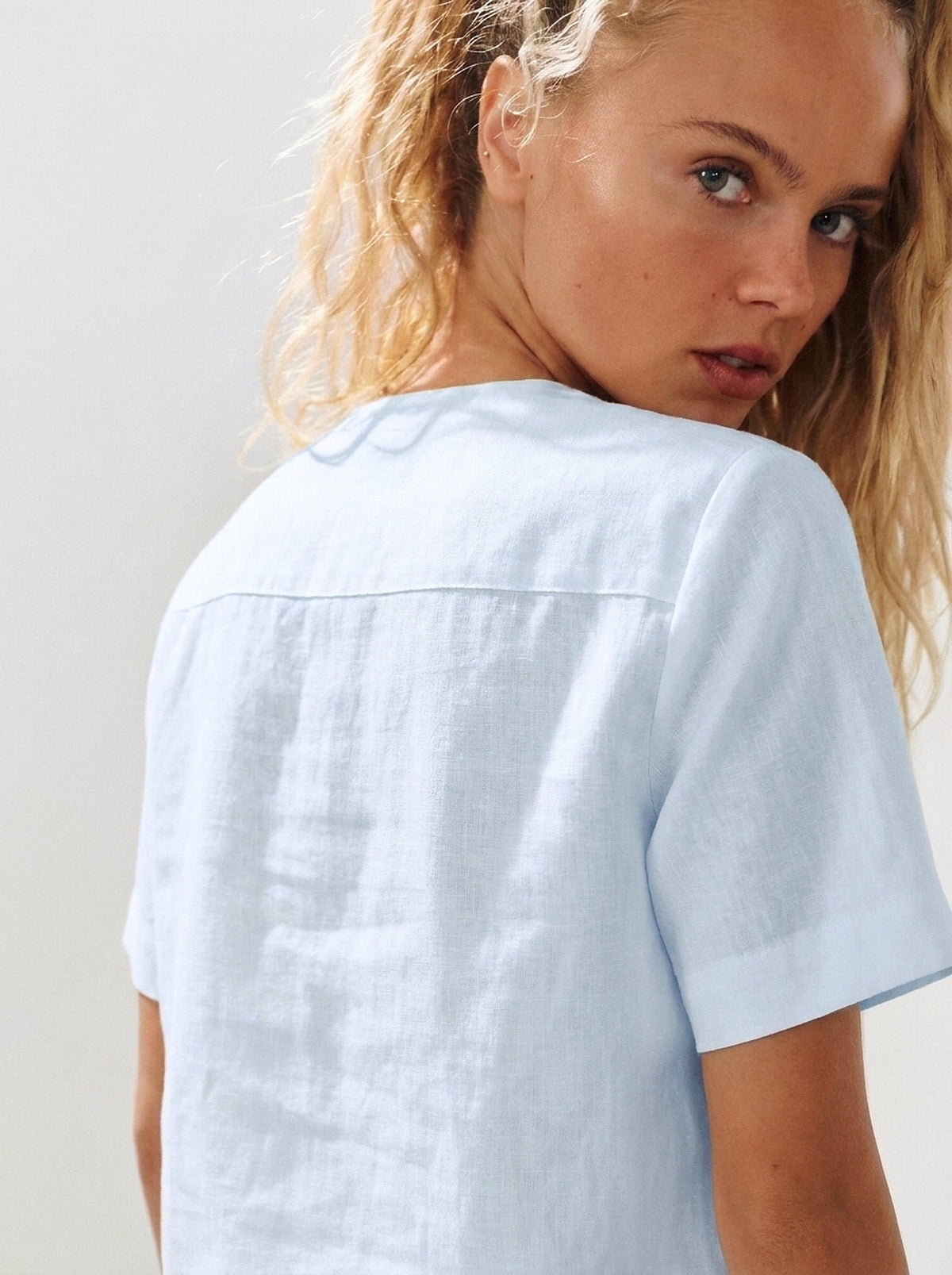 Blusa Laços Frontais Azul Bebê — Estúdio Costas Close
