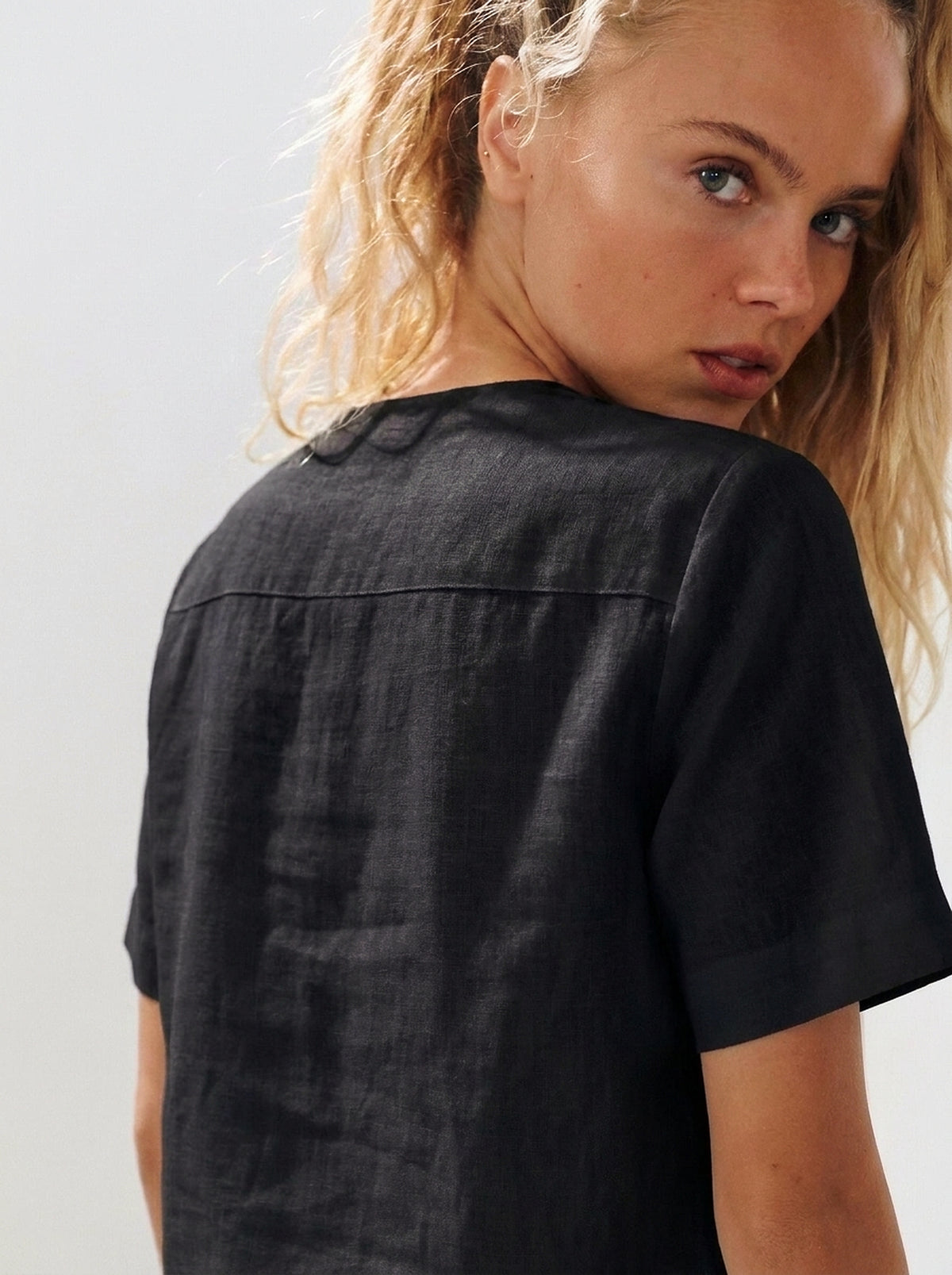 Blusa Laços Frontais Preto — Estúdio Costas Close