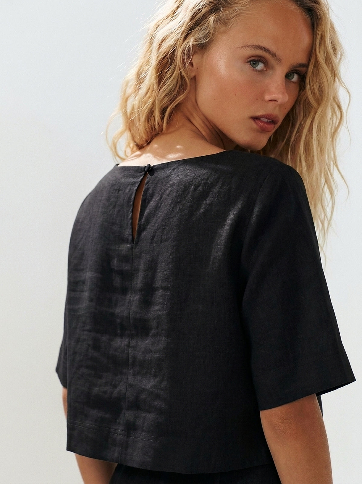 Blusa Mayra Preto — Estúdio Costas Close