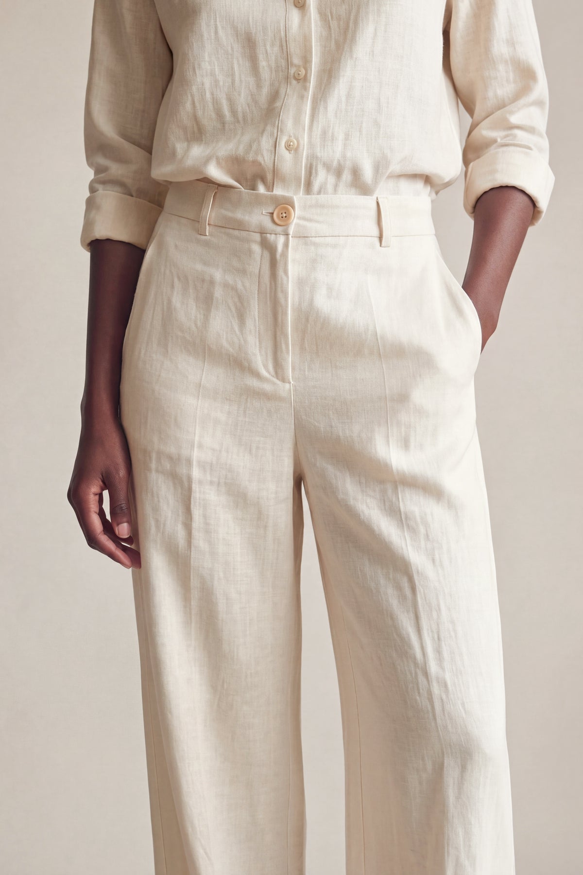 Conjunto Camisa Edi e Calça Camila Linho Puro · 2 peças Cru — Detalhe #Cor_Cru