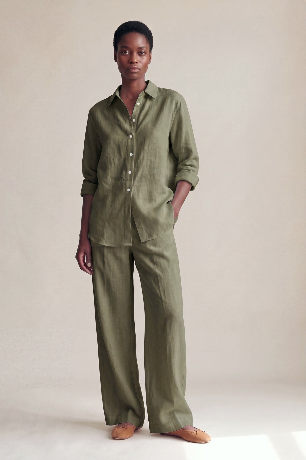 Calça Camila Linho Puro Verde Militar — Frente