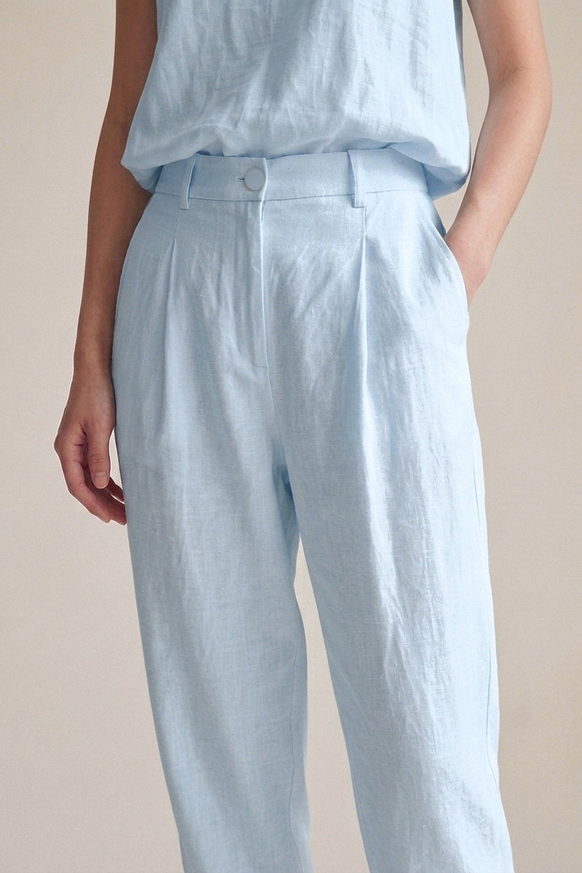 Calça Íris Linho Puro Azul Bebê — Detalhe