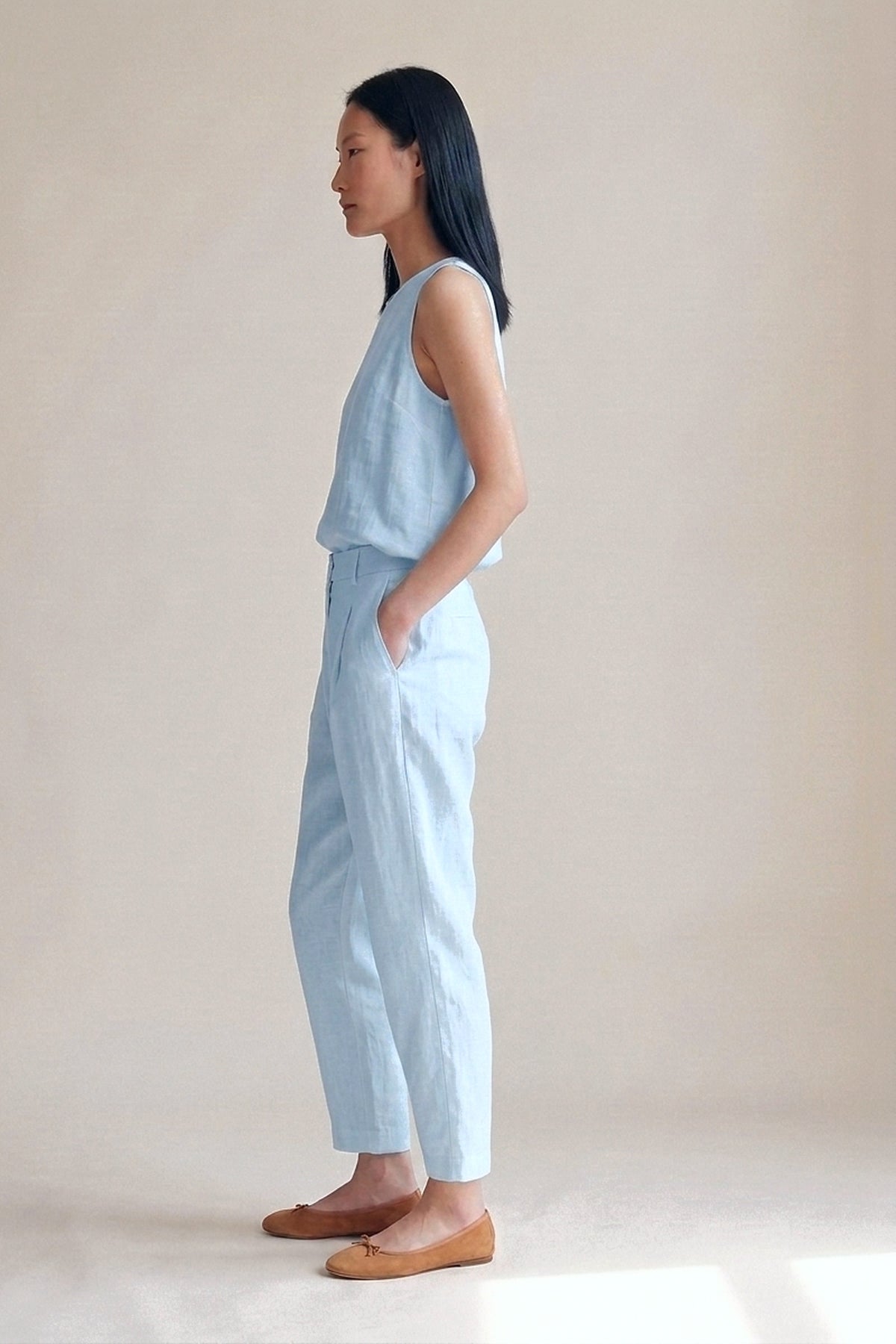 Calça Íris Linho Puro Azul Bebê — Perfil