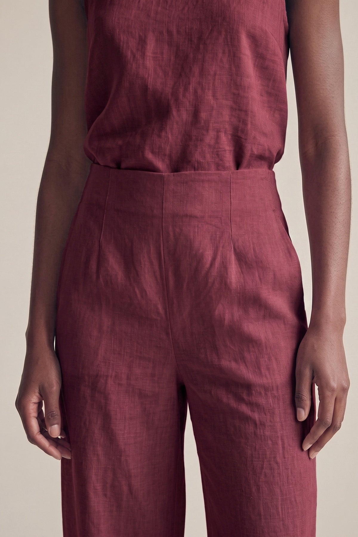 Calça Marina Linho Puro Marsala — Detalhe #Cor_Marsala