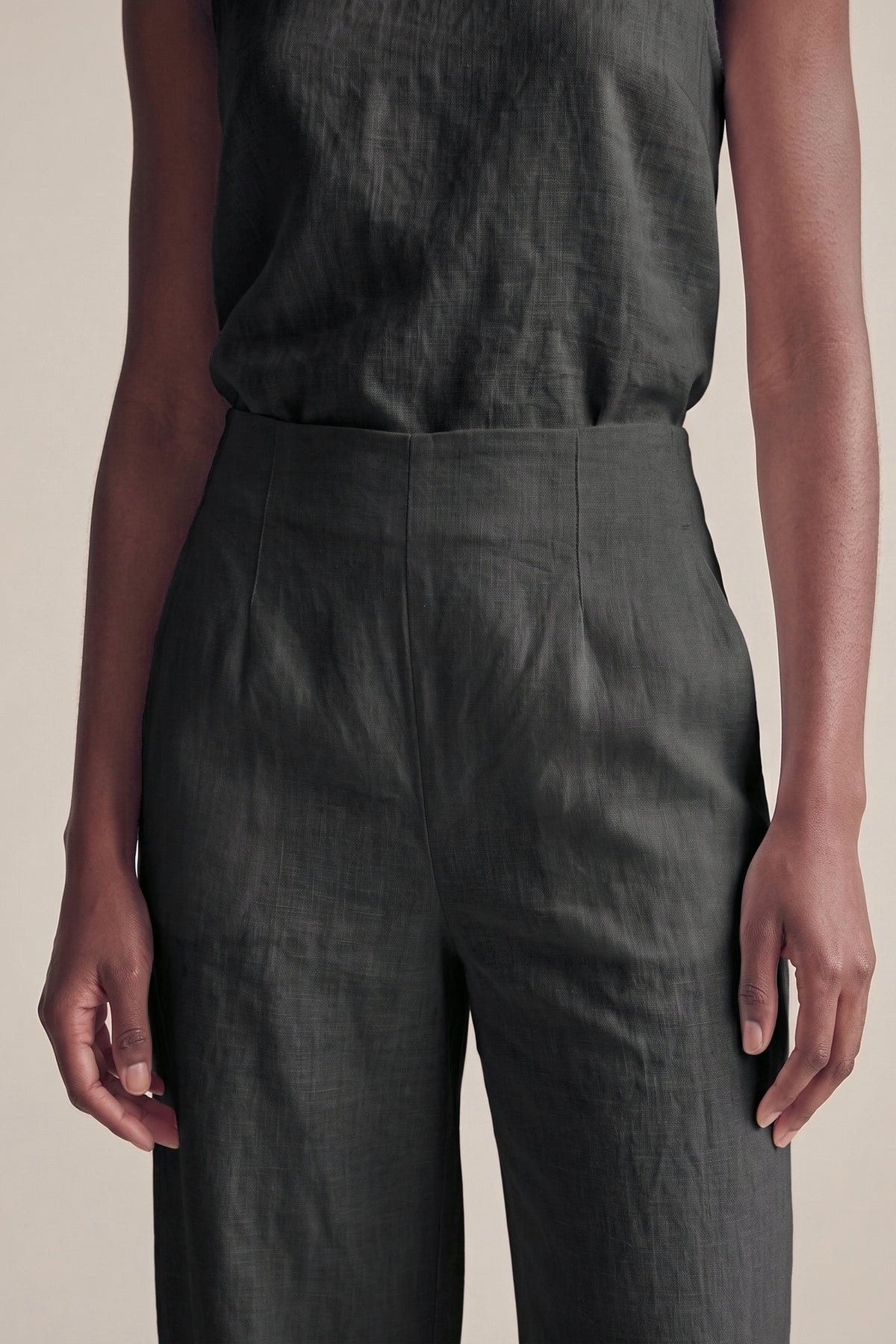 Calça Marina Linho Puro Preto — Detalhe #Cor_Preto