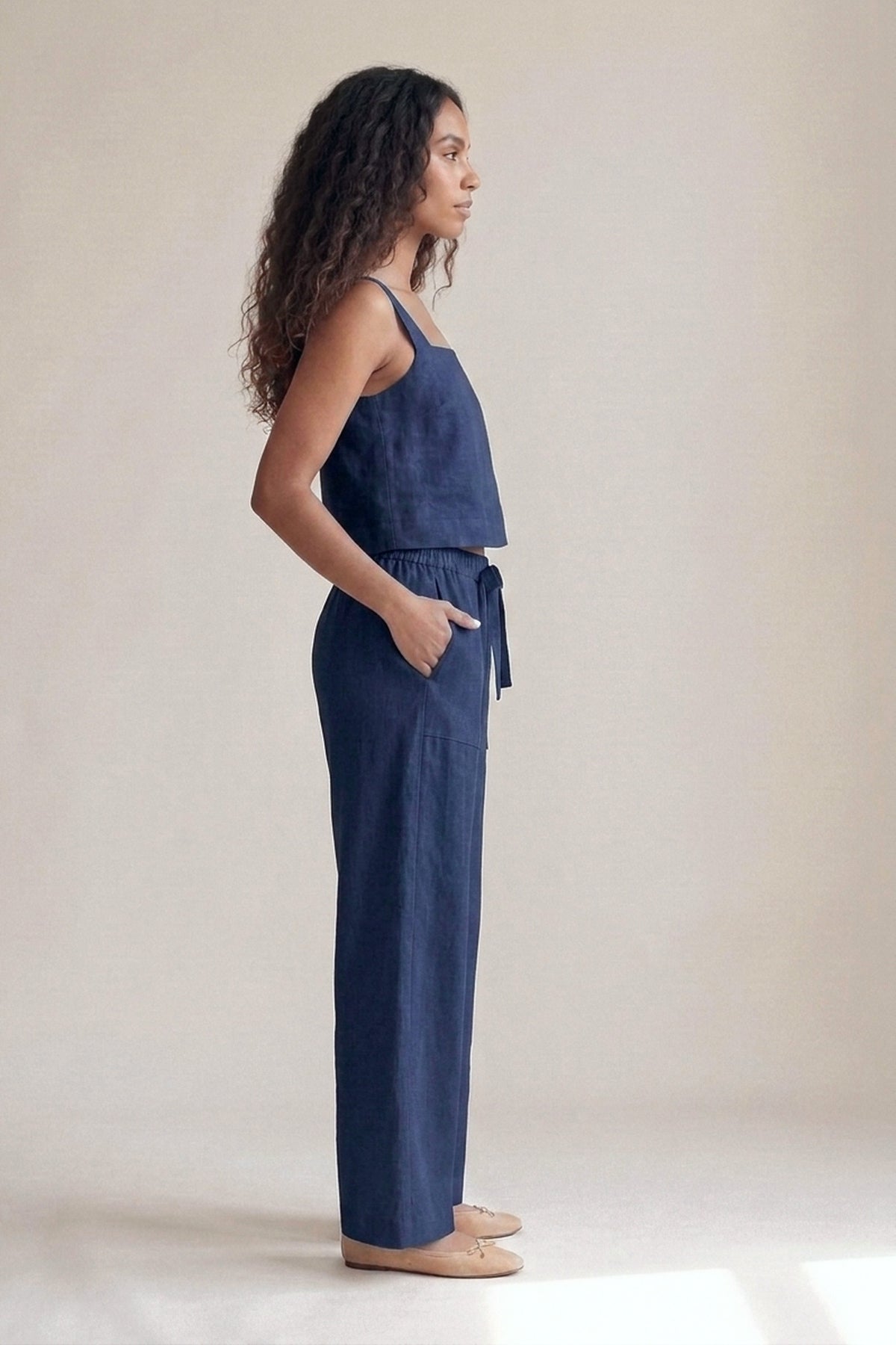 Calça Sandra Linho Puro Marinho — Perfil
