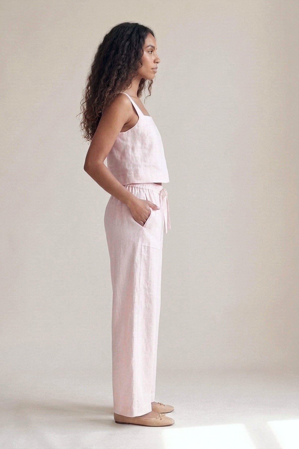Calça Sandra Linho Puro Rosa Bebê — Perfil