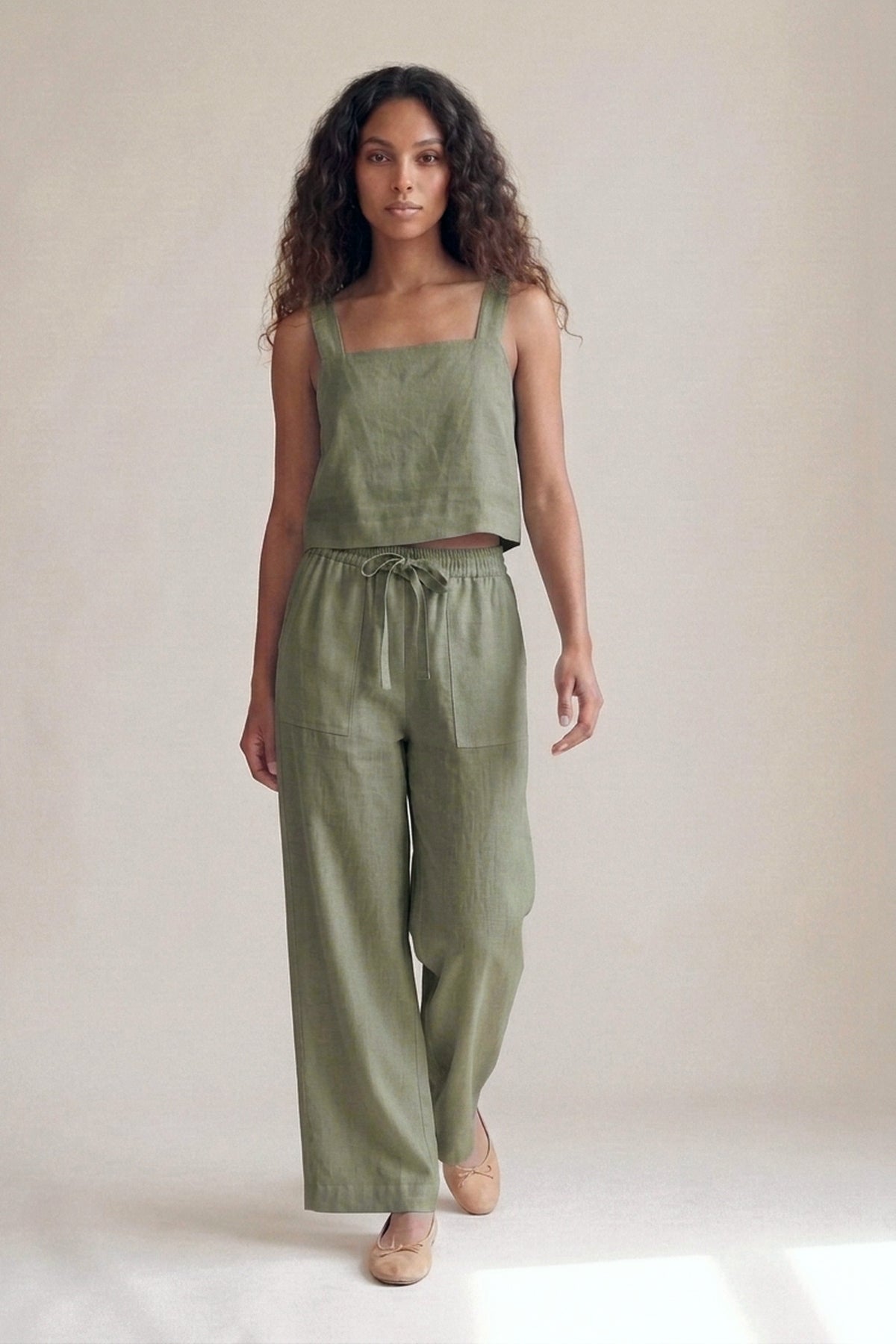 Calça Sandra Linho Puro Verde Militar — Andando