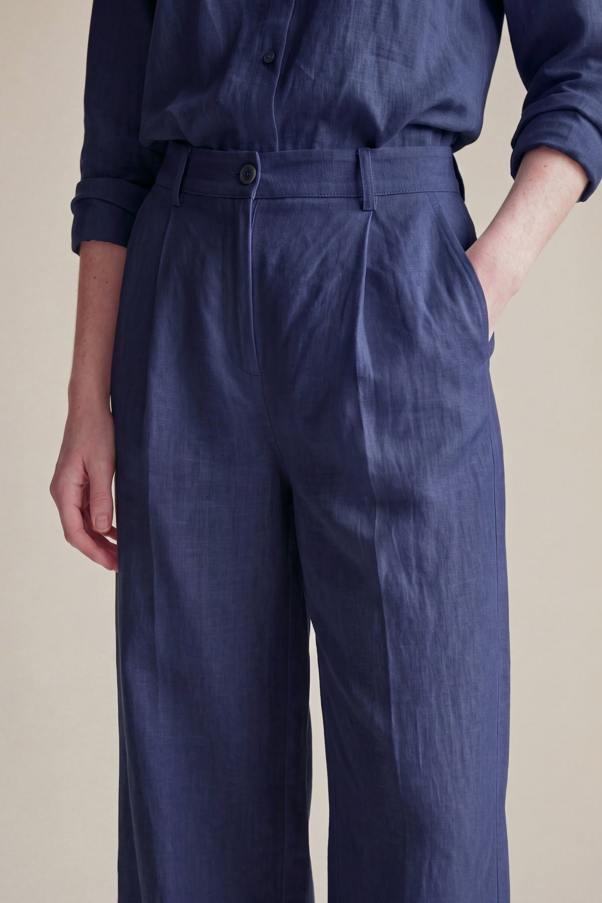 Calça Vera Linho Puro Marinho — Detalhe