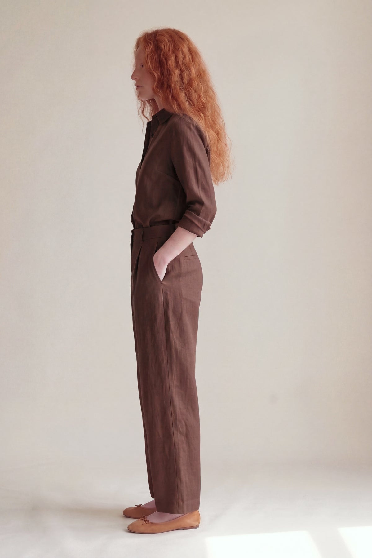 Calça Vera Linho Puro Chocolate — Perfil