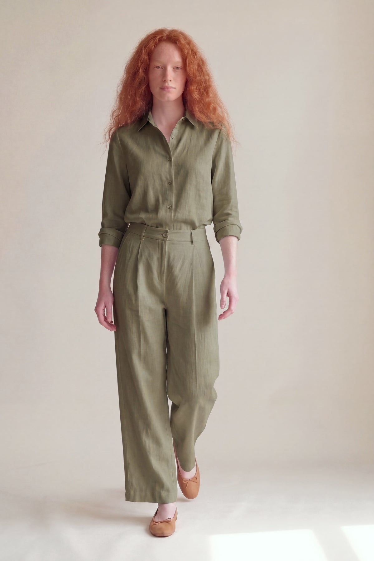 Calça Vera Linho Puro Verde Militar — Andando