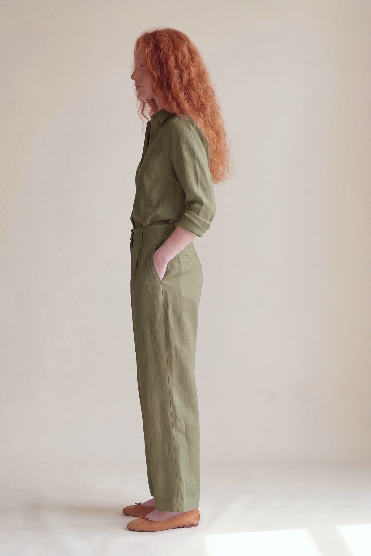 Calça Vera Linho Puro Verde Militar — Perfil