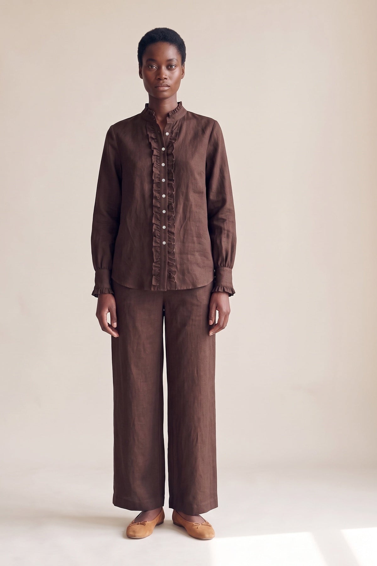 Camisa Ângela Linho Puro Chocolate — Frente