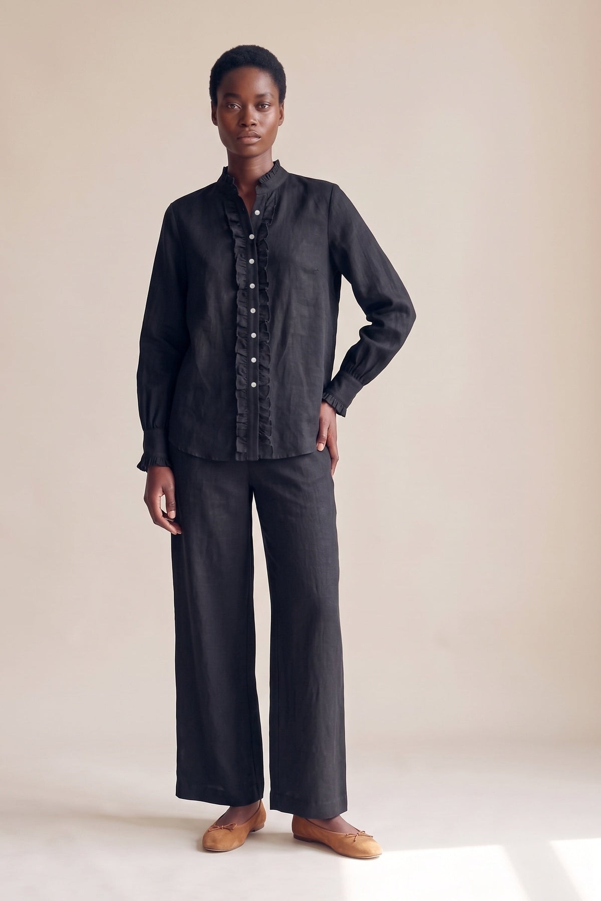 Camisa Ângela Linho Puro Preto — Frente