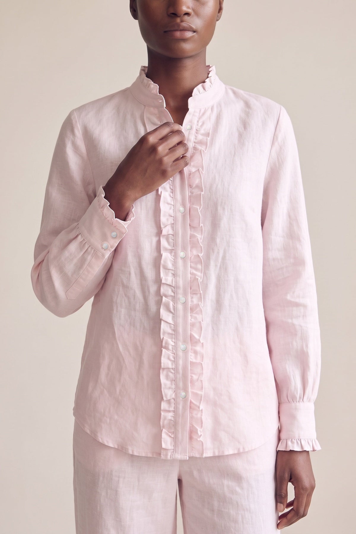 Camisa Ângela Linho Puro Rosa Bebê — Detalhe do babado