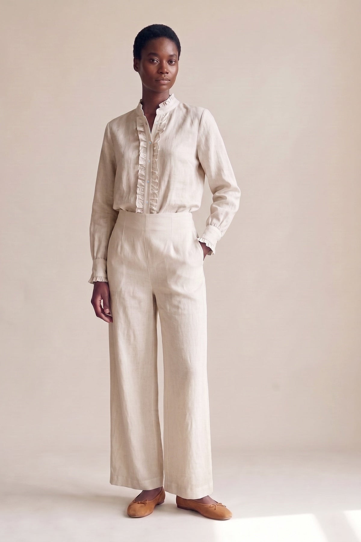 Camisa Ângela Linho Puro Cru — Corpo inteiro