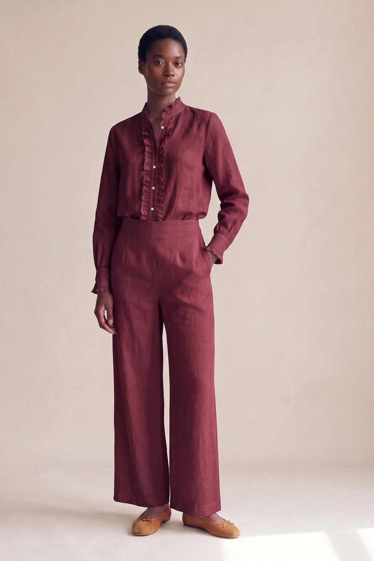 Camisa Ângela Linho Puro Marsala — Corpo inteiro