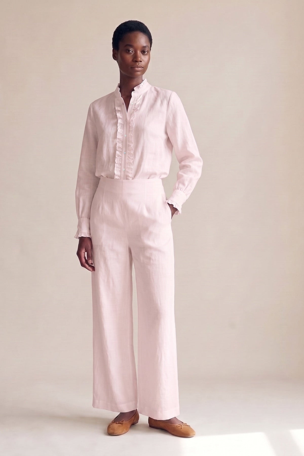 Camisa Ângela Linho Puro Rosa Bebê — Corpo inteiro