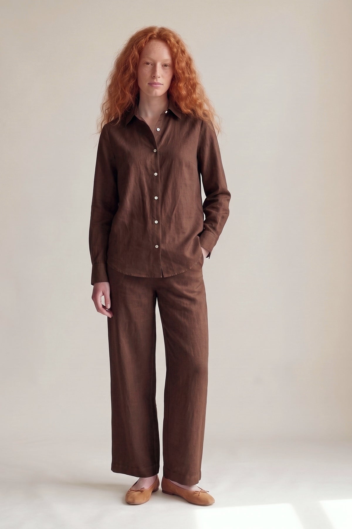 Camisa Edi Linho Puro Chocolate — Frente