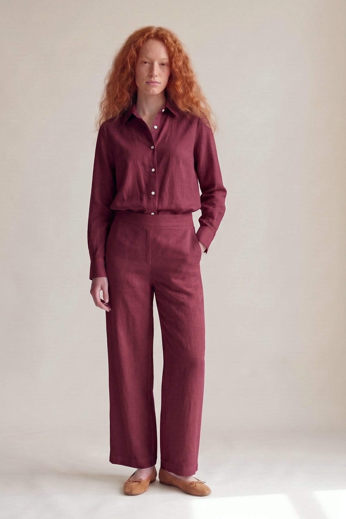 Camisa Edi Linho Puro Marsala — Por dentro da calça