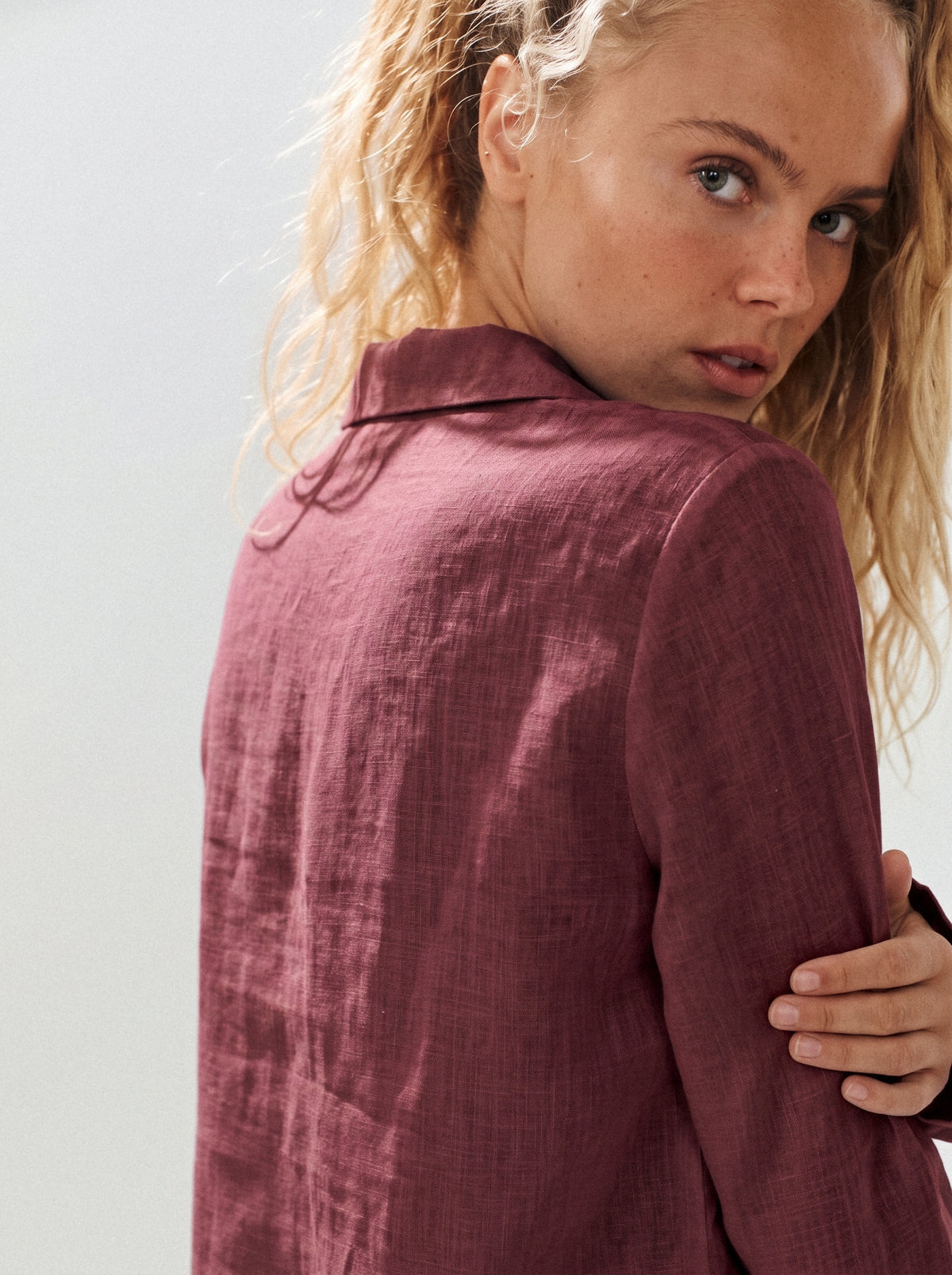 Camisa Paloma Linho Puro Marsala — Estúdio Costas Close
