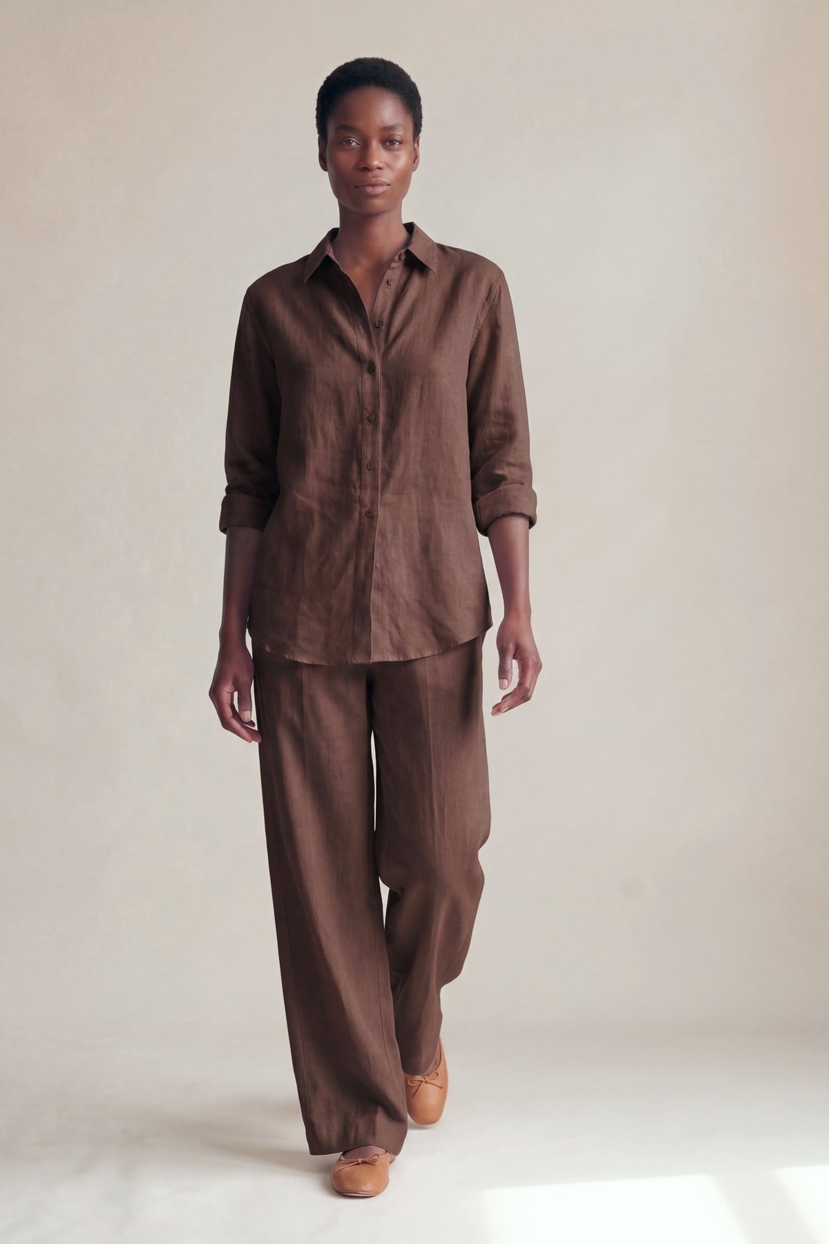 Conjunto Camisa Edi e Calça Camila Linho Puro · 2 peças Chocolate — Andando #Cor_Chocolate