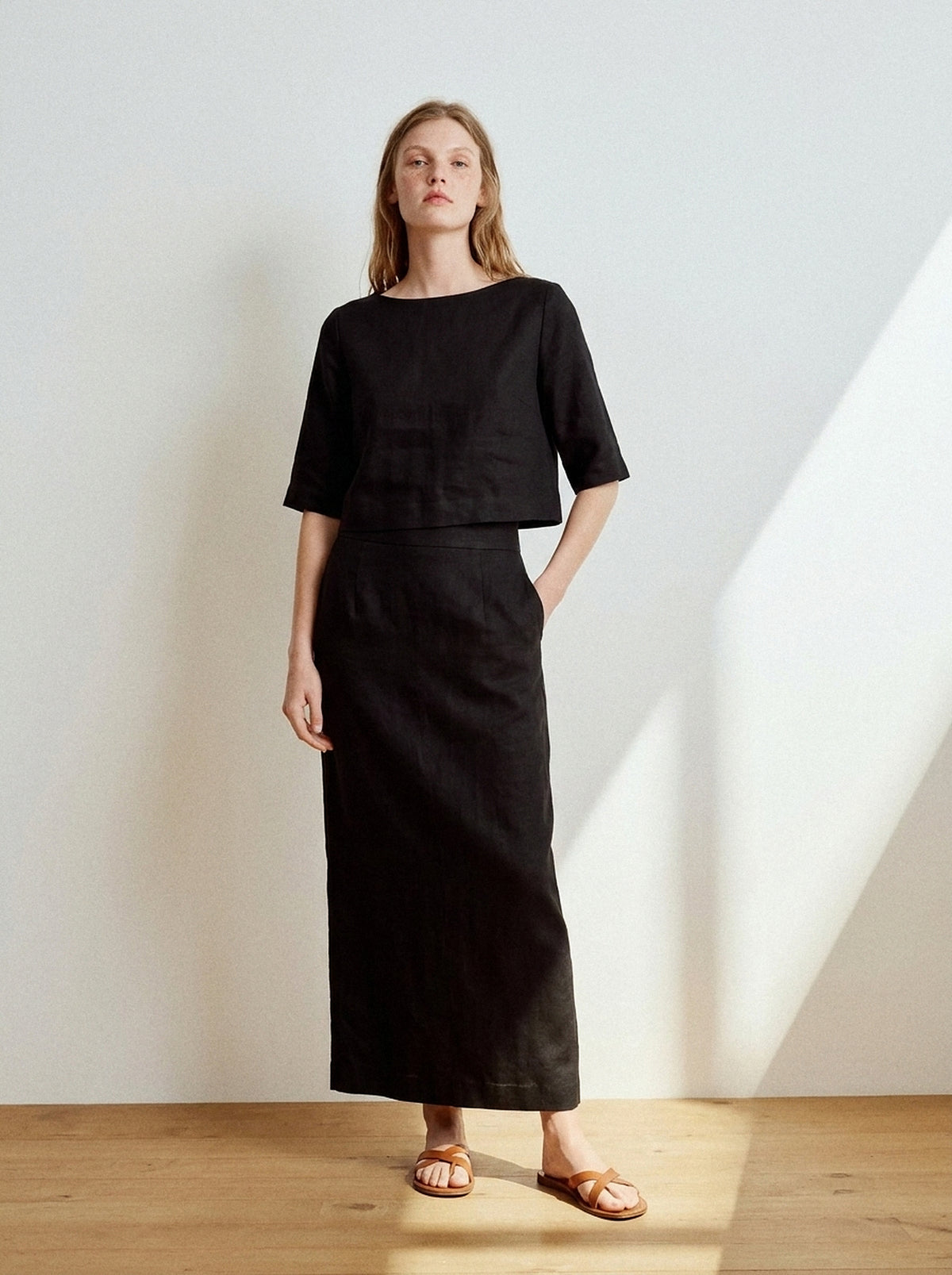 Saia Midi Sarah Linho Puro Preto