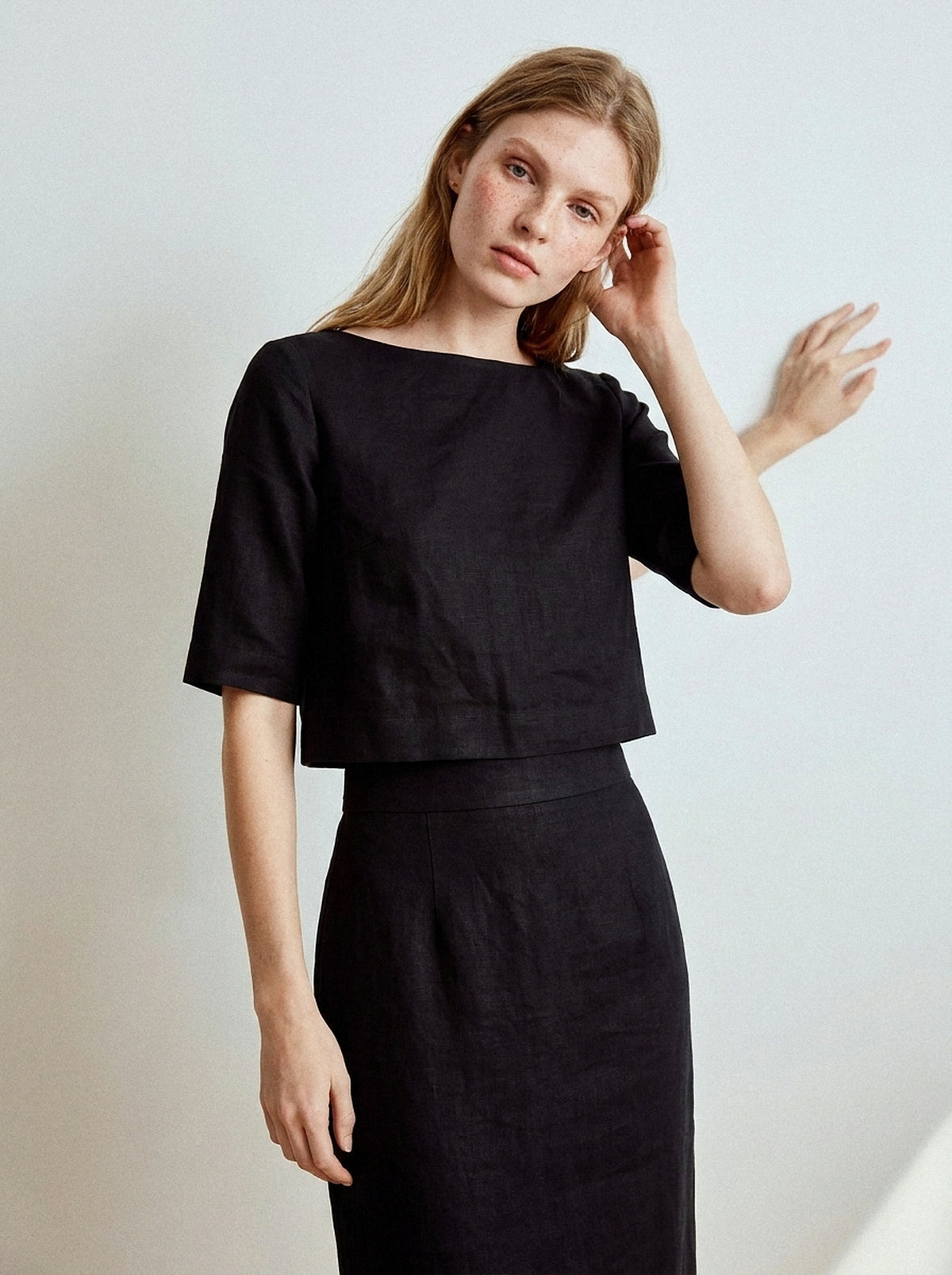 Saia Midi Sarah Linho Puro Preto