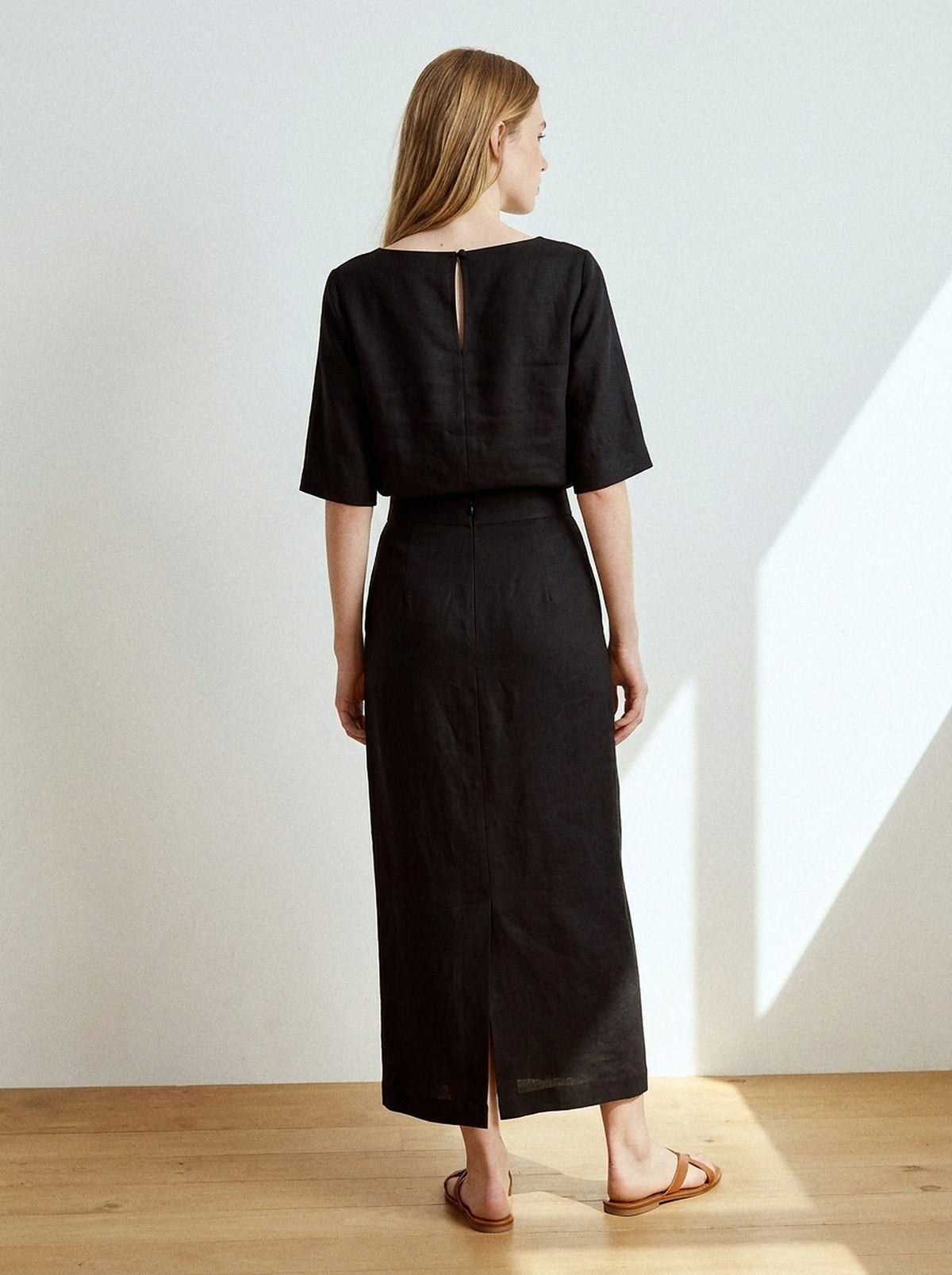 Saia Midi Sarah Linho Puro Preto