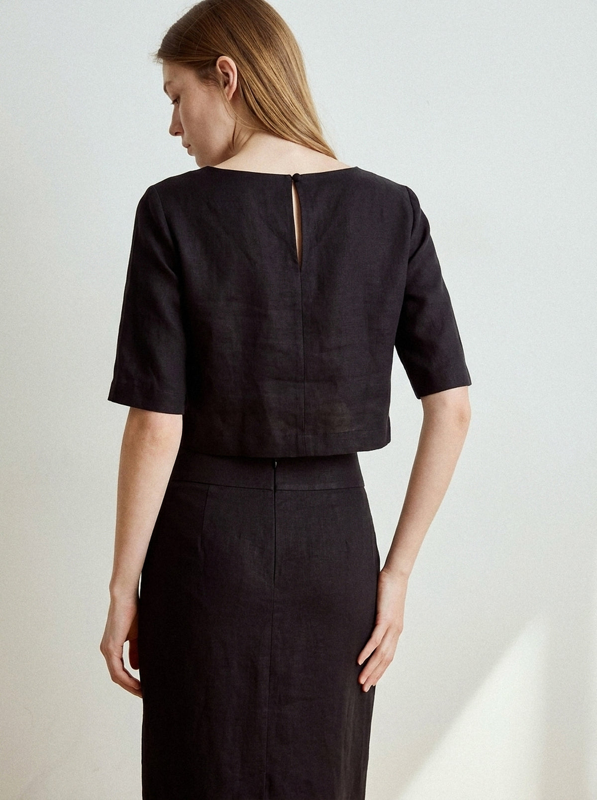 Saia Midi Sarah Linho Puro Preto