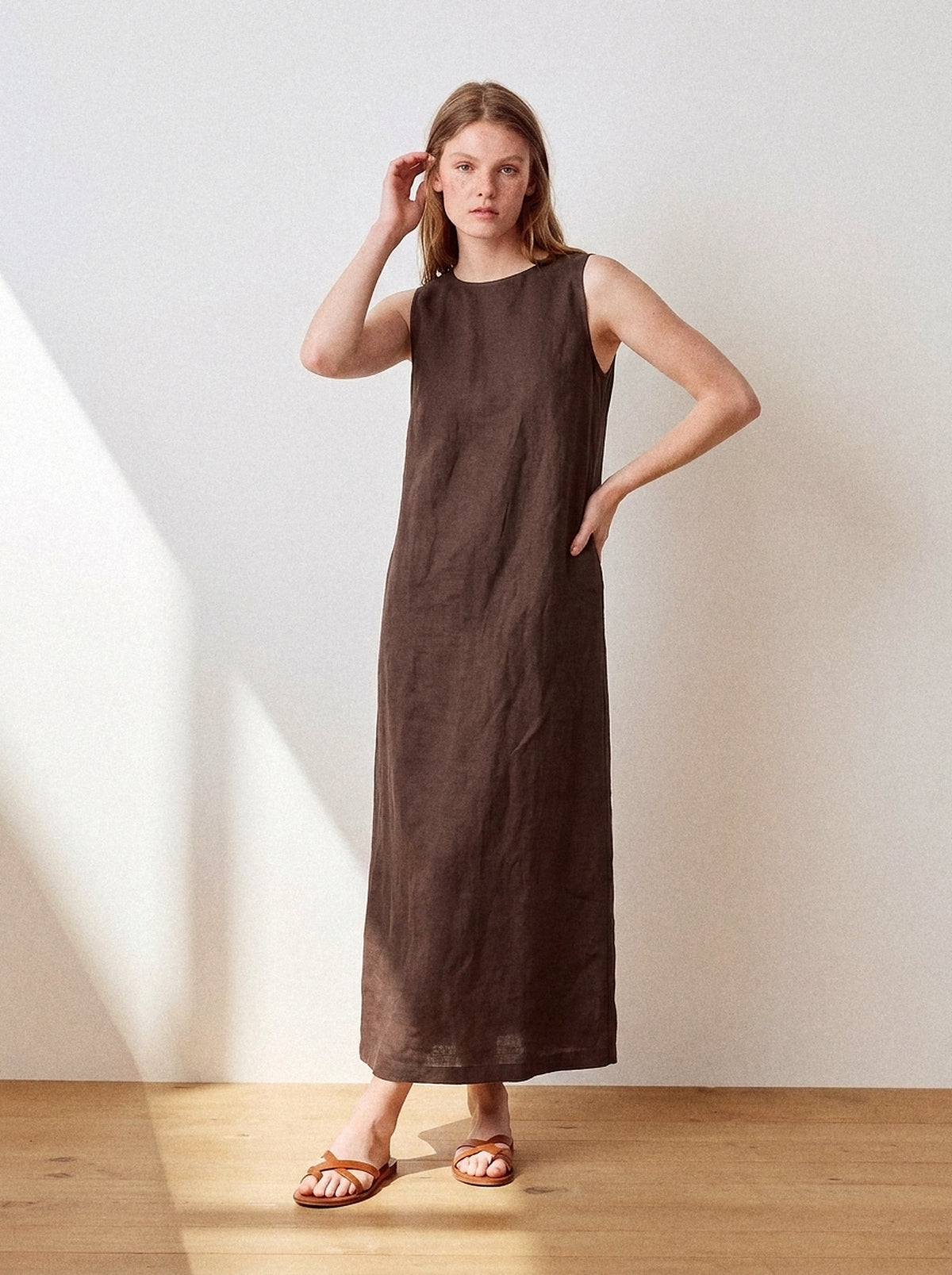 Vestido Alice Midi Linho Puro Chocolate — Estúdio Frente