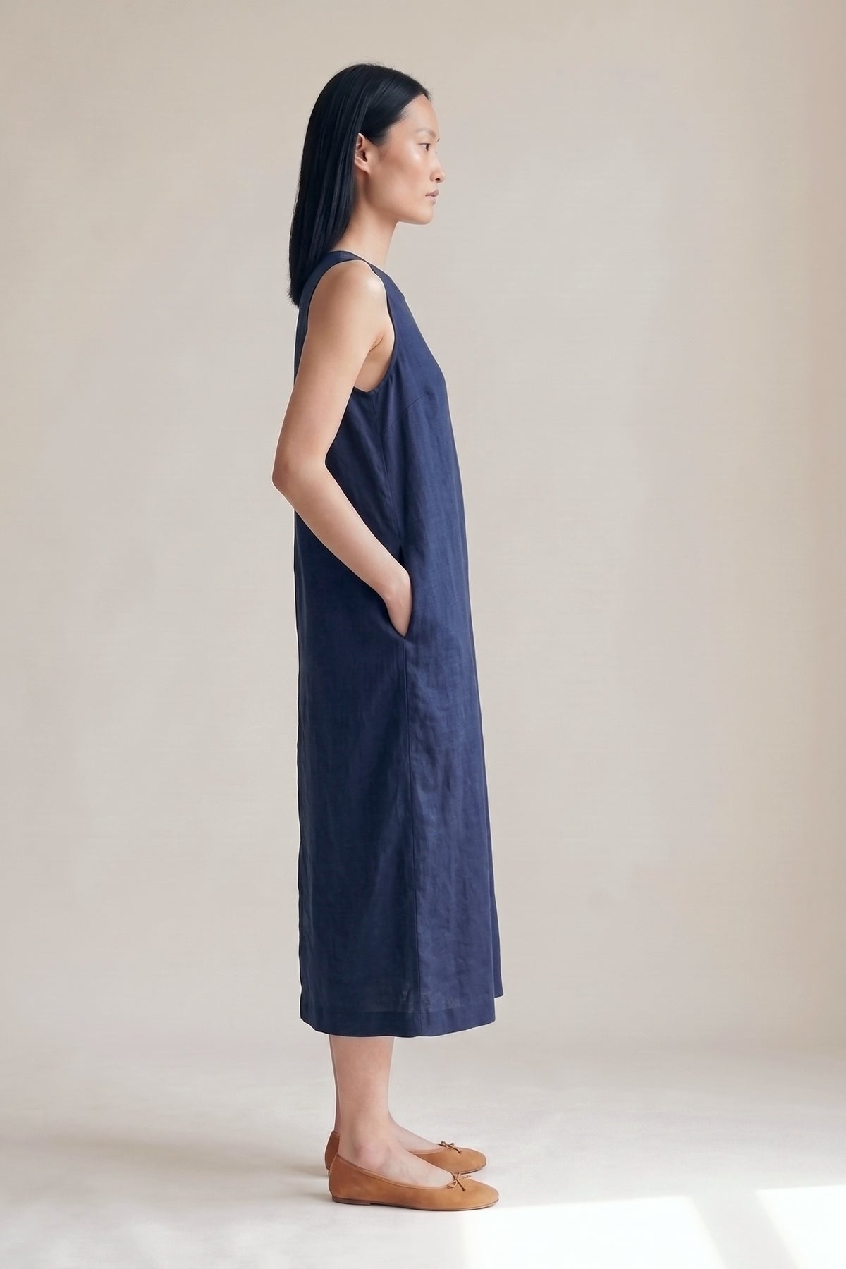 Vestido Alice Midi Linho Puro Marinho — Perfil