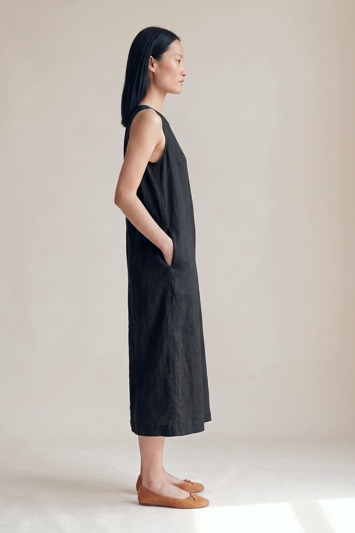 Vestido Alice Midi Linho Puro Preto — Perfil