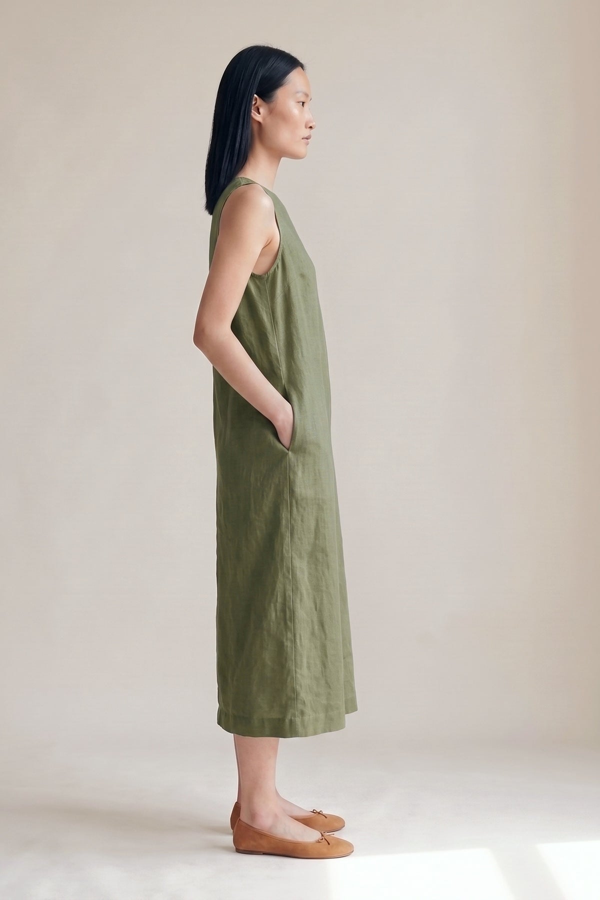 Vestido Alice Midi Linho Puro Verde Militar — Perfil